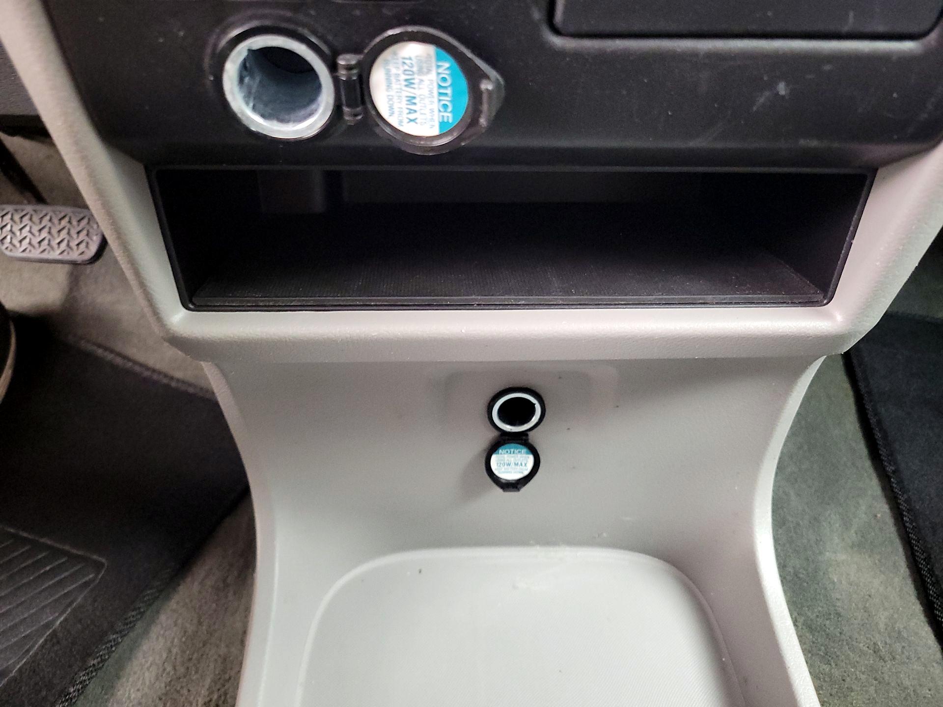 Thumbnail: 2017 Toyota Sienna - 18