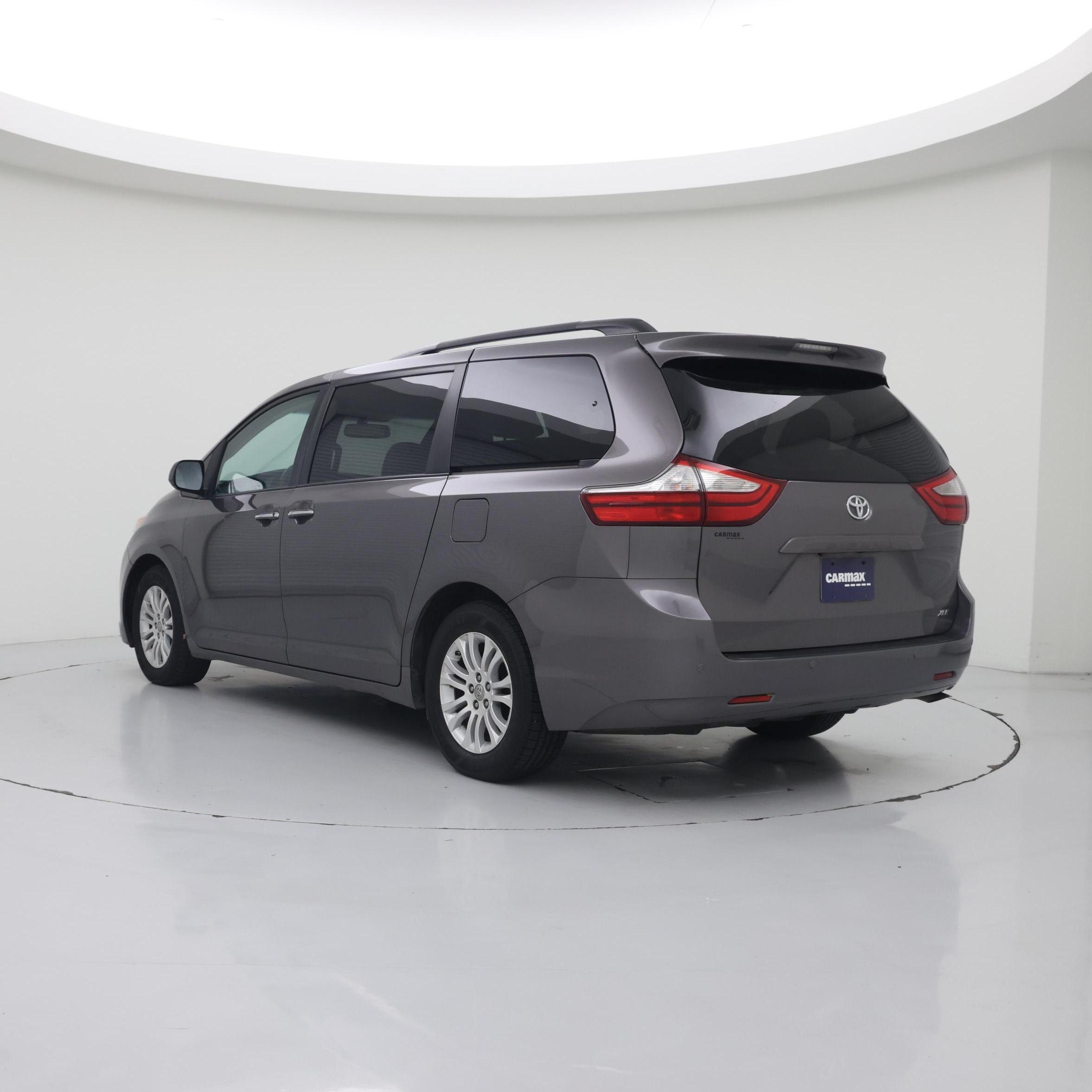 Thumbnail: 2017 Toyota Sienna - 2