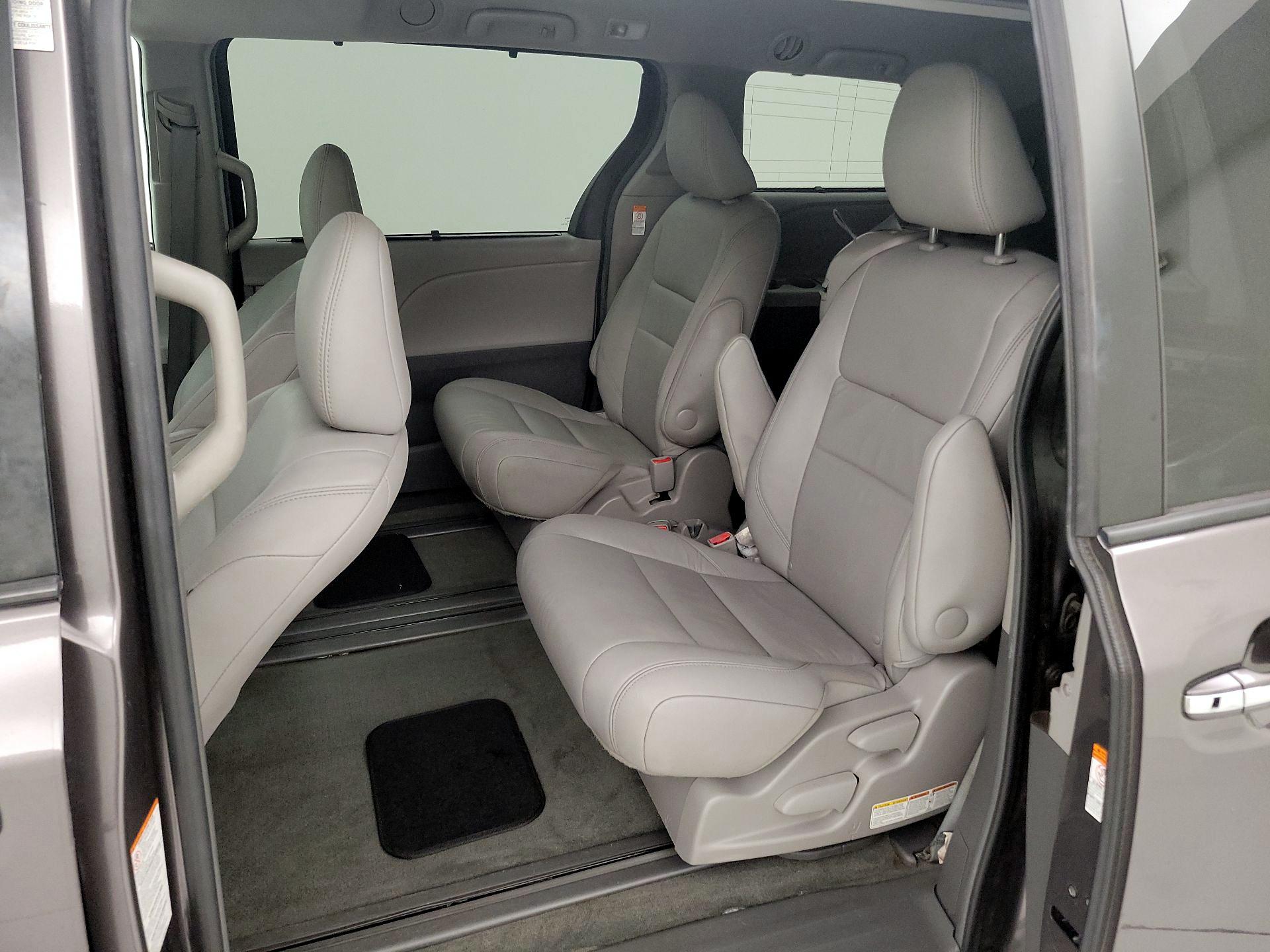 Thumbnail: 2017 Toyota Sienna - 20