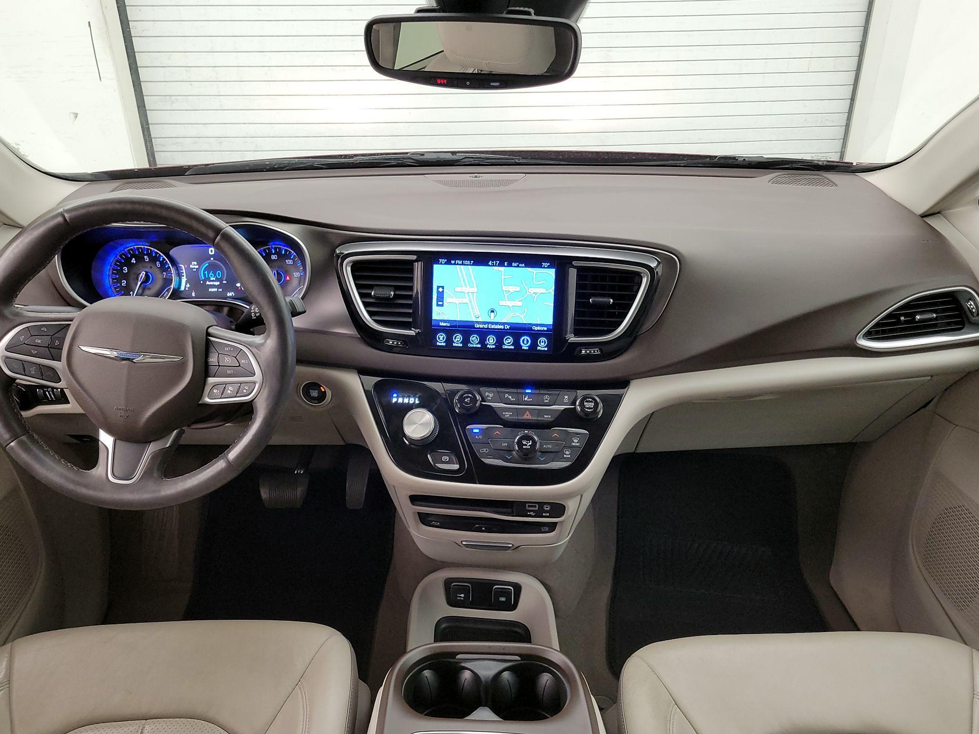 Thumbnail: 2017 Chrysler Pacifica - 9