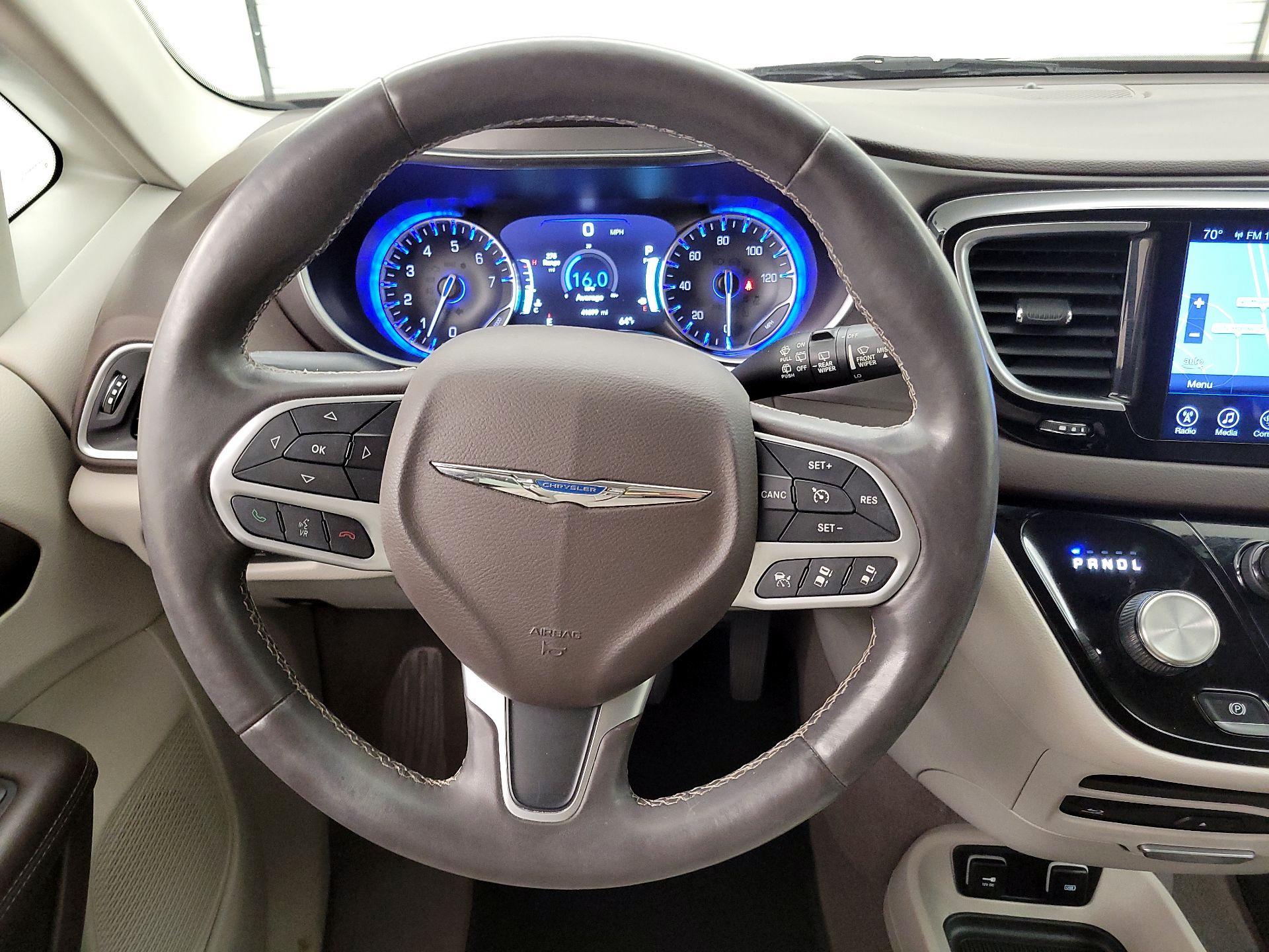 Thumbnail: 2017 Chrysler Pacifica - 10