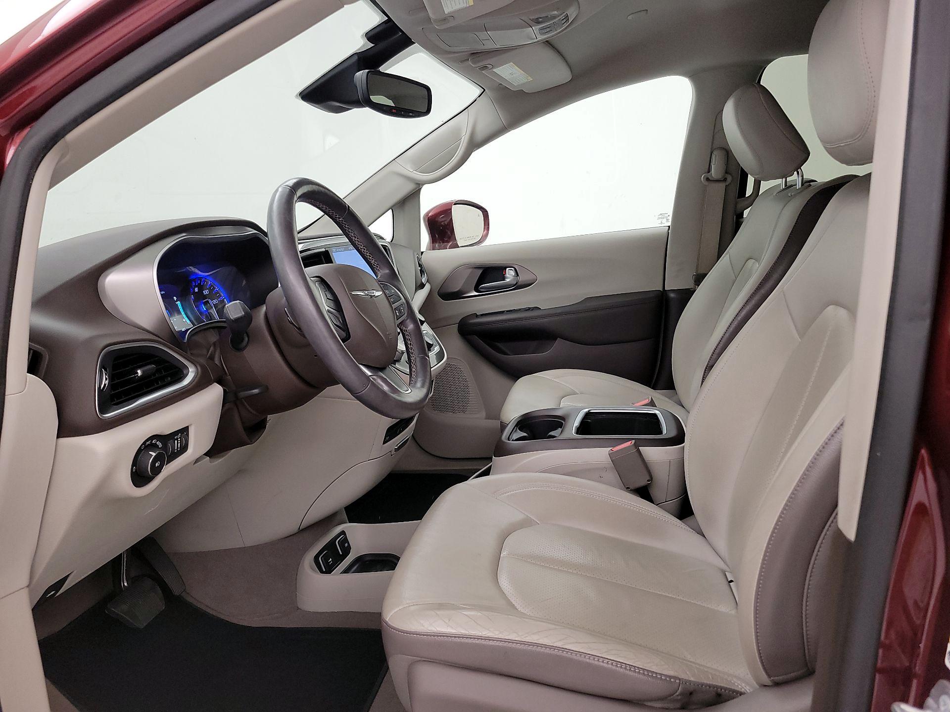 Thumbnail: 2017 Chrysler Pacifica - 11