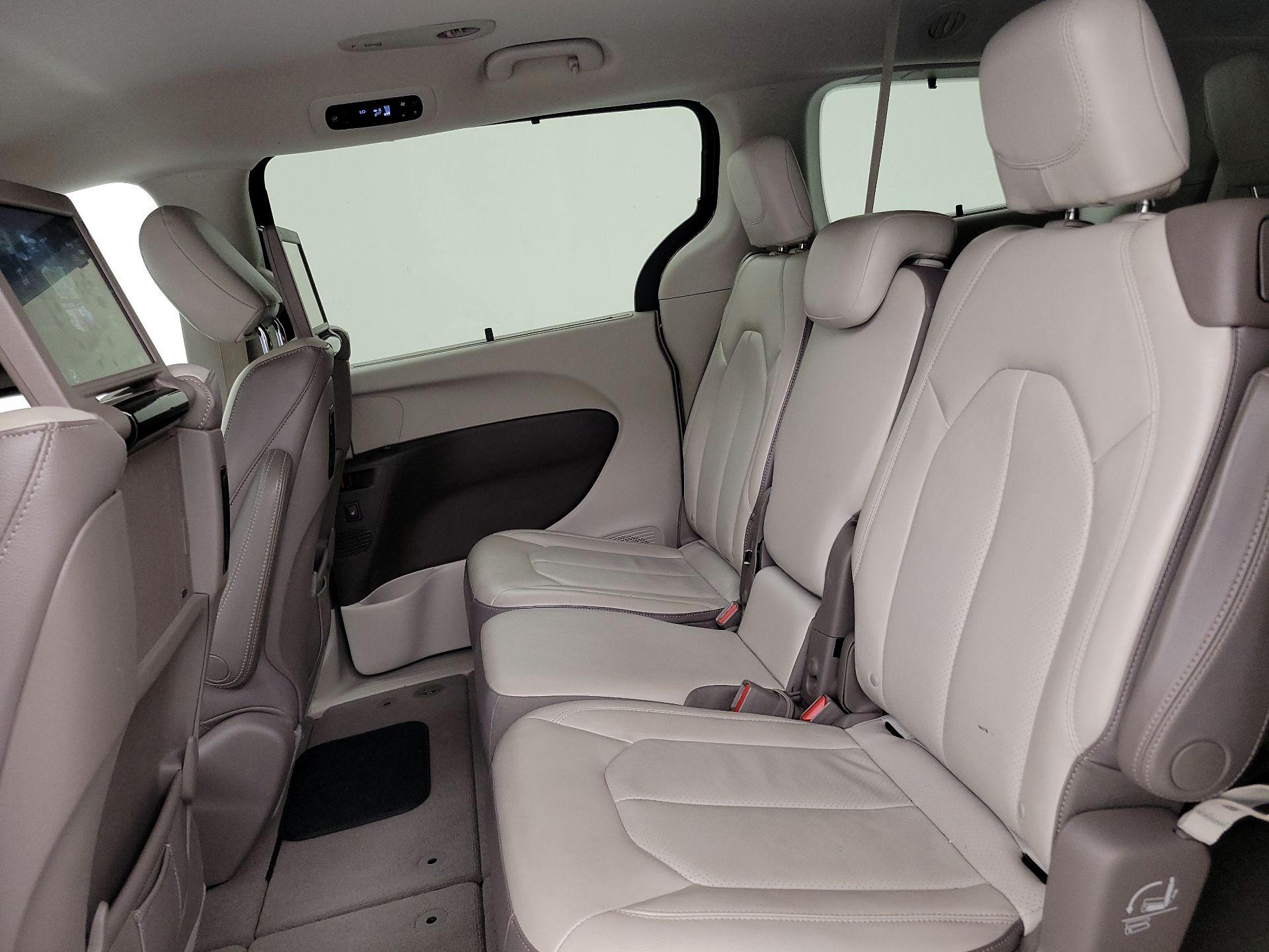 Thumbnail: 2017 Chrysler Pacifica - 20