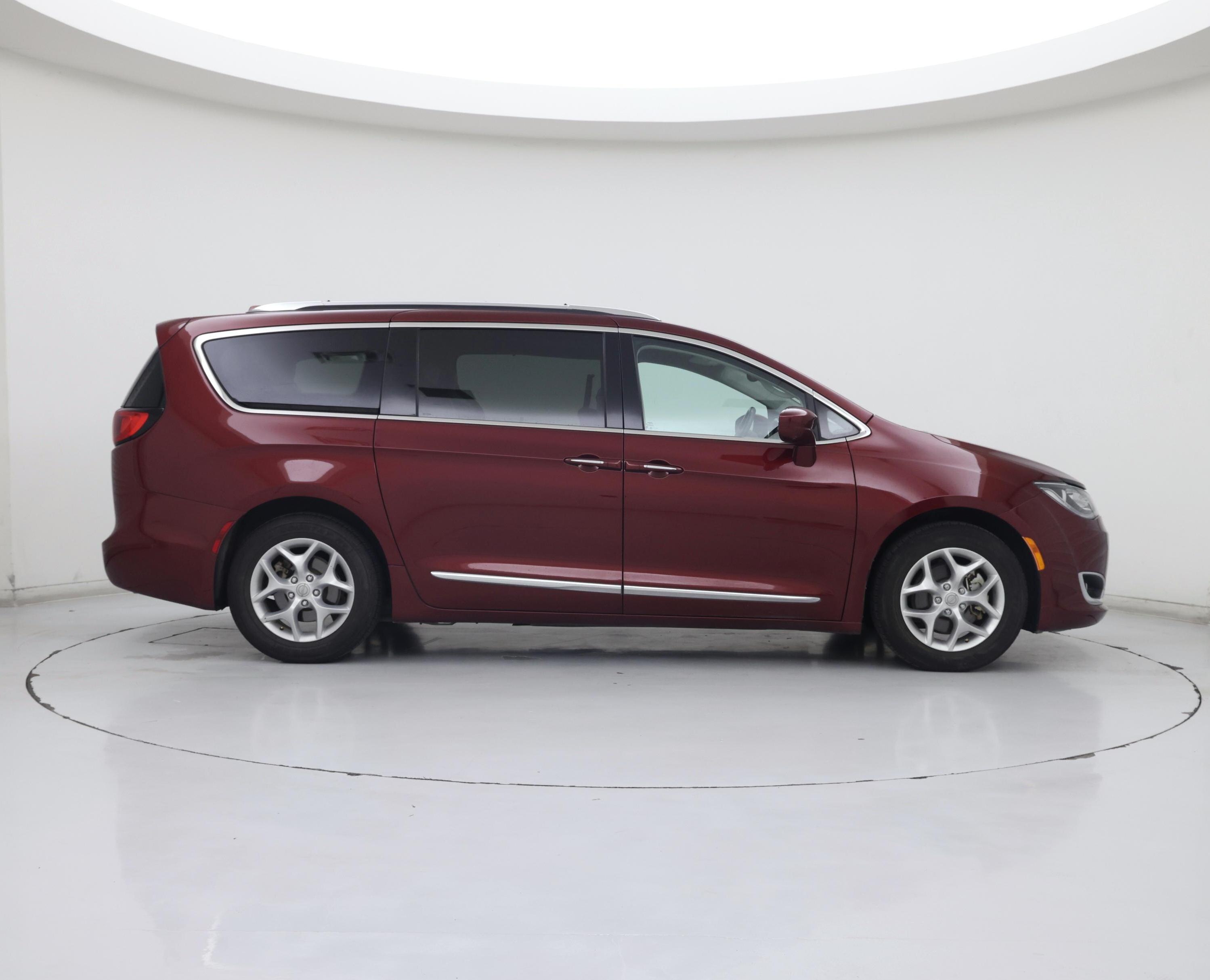 Thumbnail: 2017 Chrysler Pacifica - 7