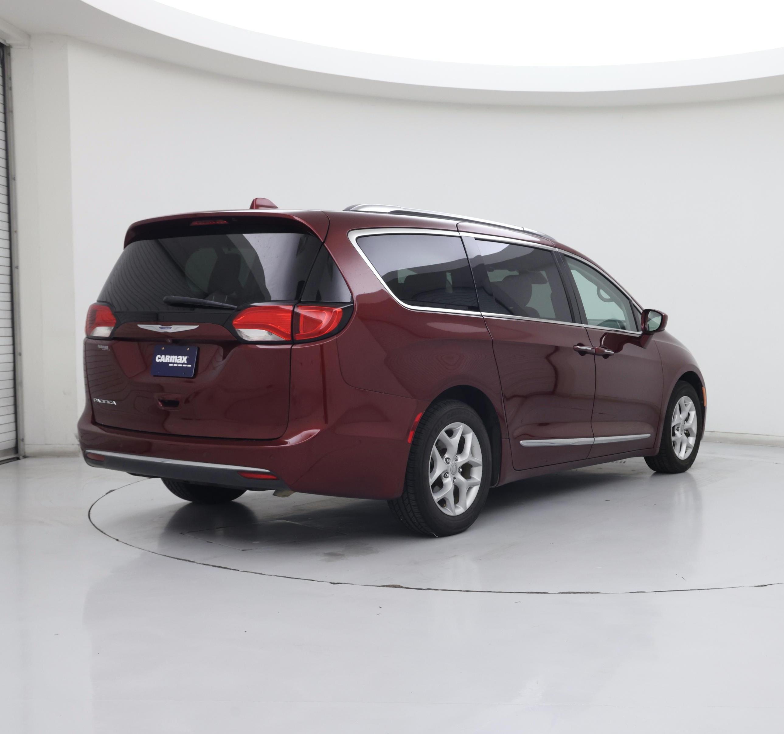 Thumbnail: 2017 Chrysler Pacifica - 8