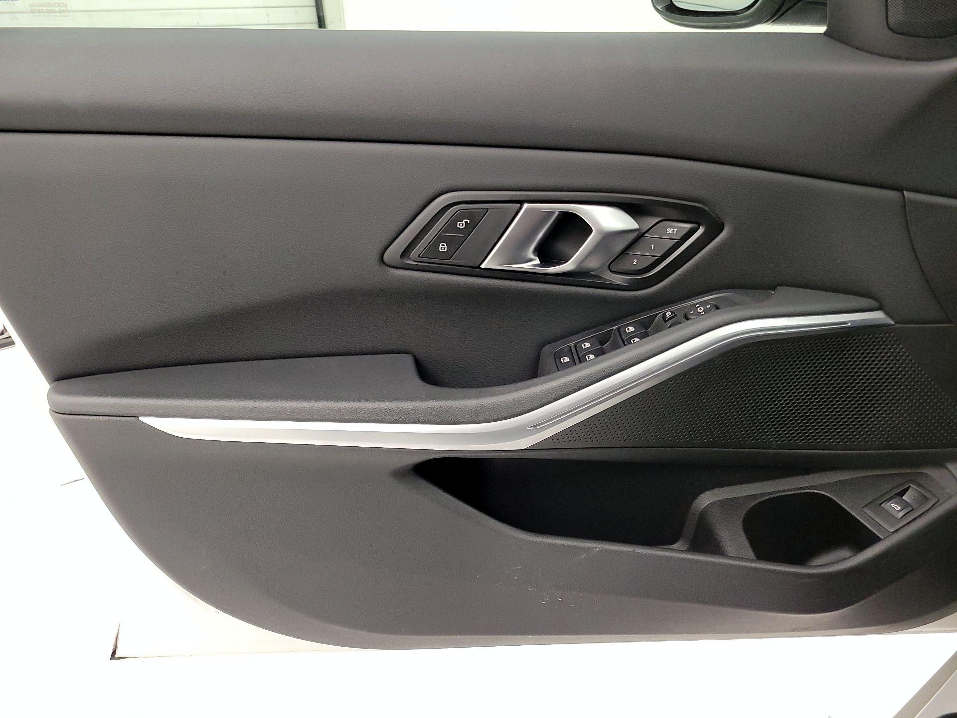 Thumbnail: 2024 BMW 3 Series - 12