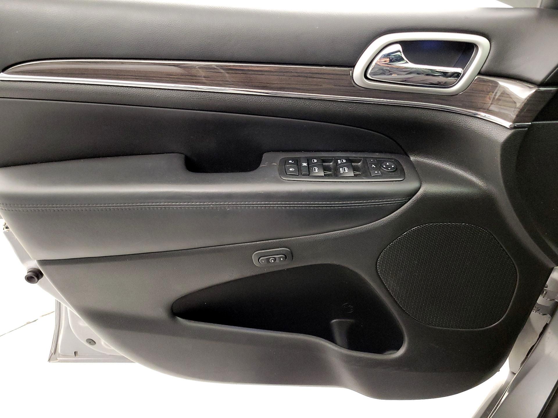 Thumbnail: 2018 Jeep Grand Cherokee - 12