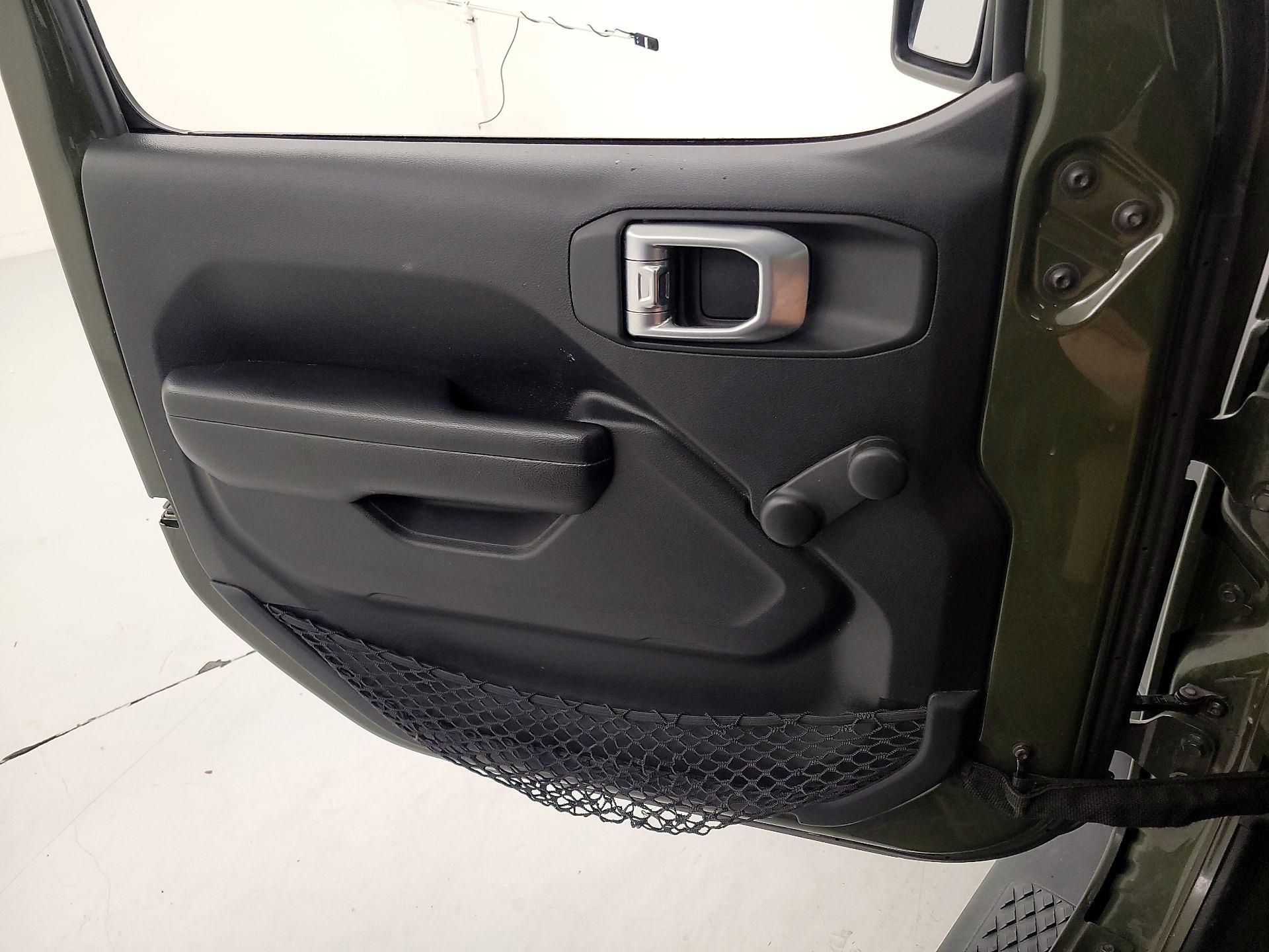 Thumbnail: 2021 Jeep Gladiator - 12