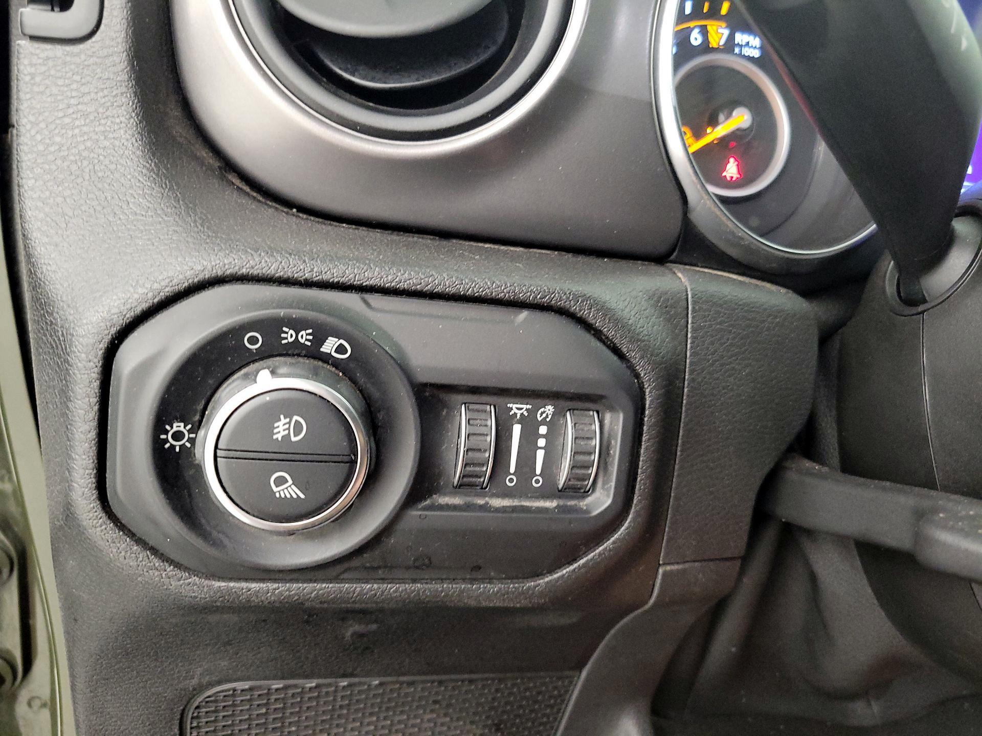 Thumbnail: 2021 Jeep Gladiator - 13