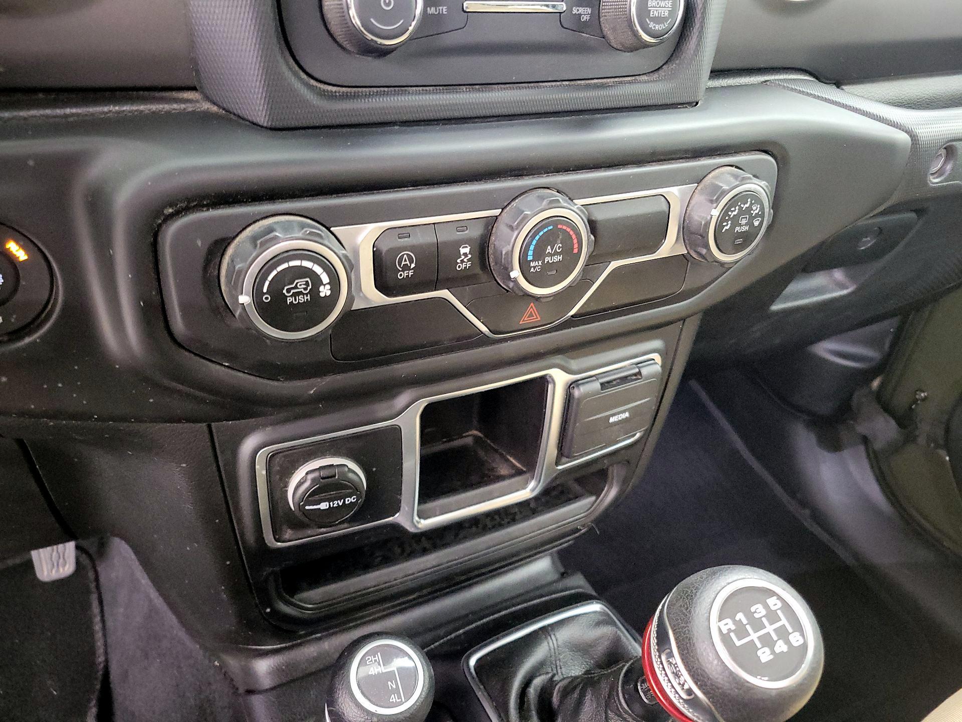 Thumbnail: 2021 Jeep Gladiator - 16