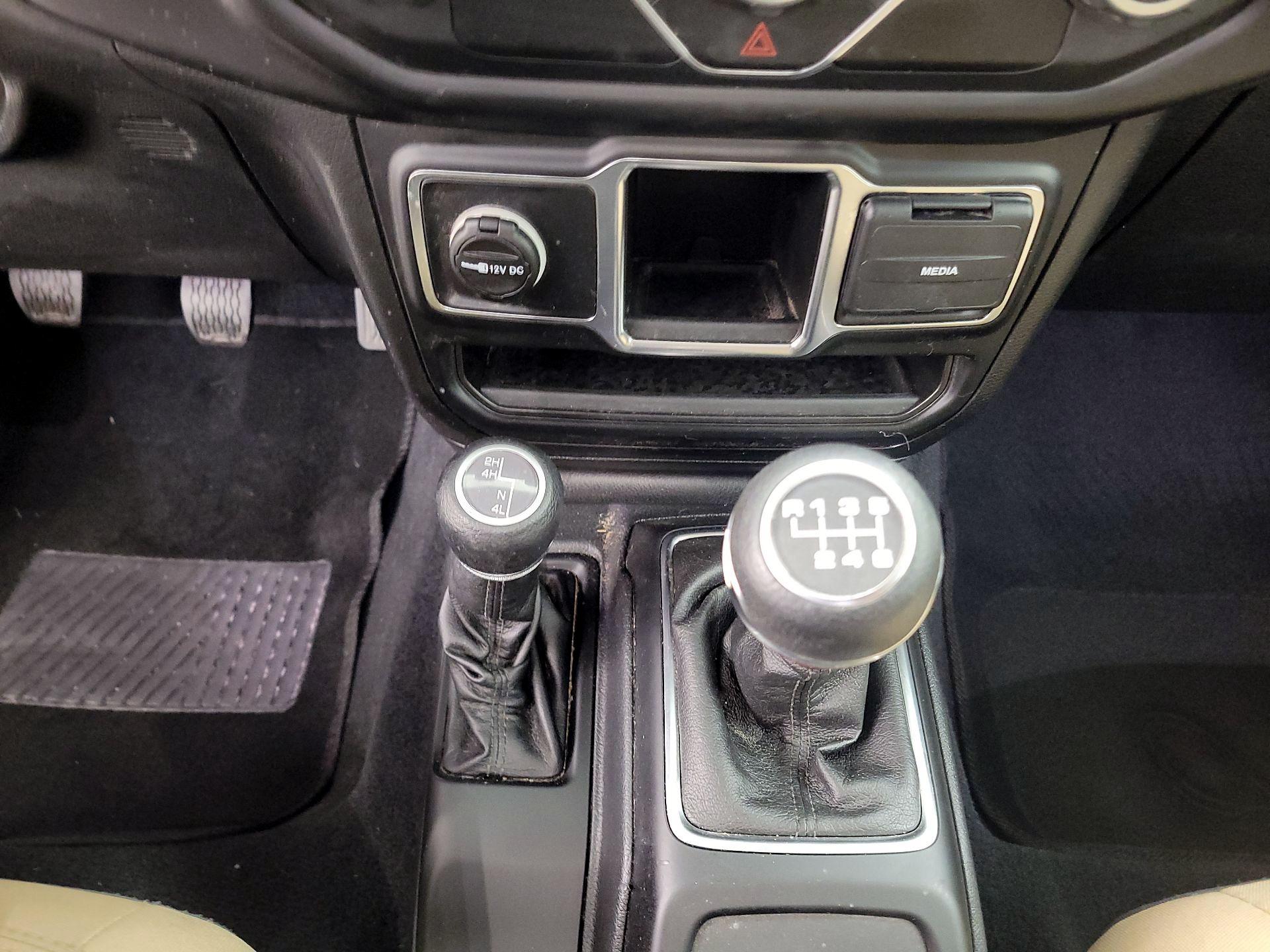 Thumbnail: 2021 Jeep Gladiator - 17