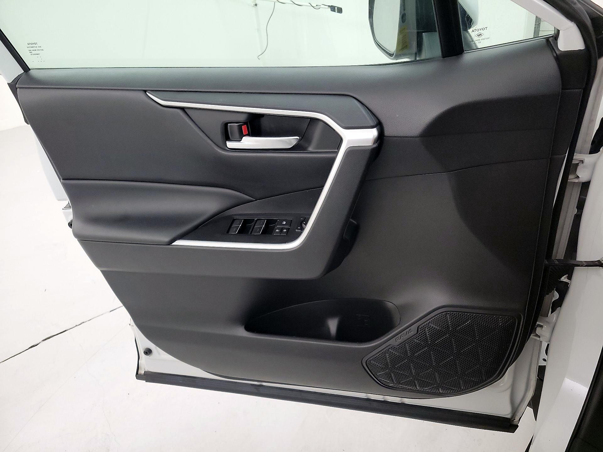 Thumbnail: 2023 Toyota RAV4 - 12