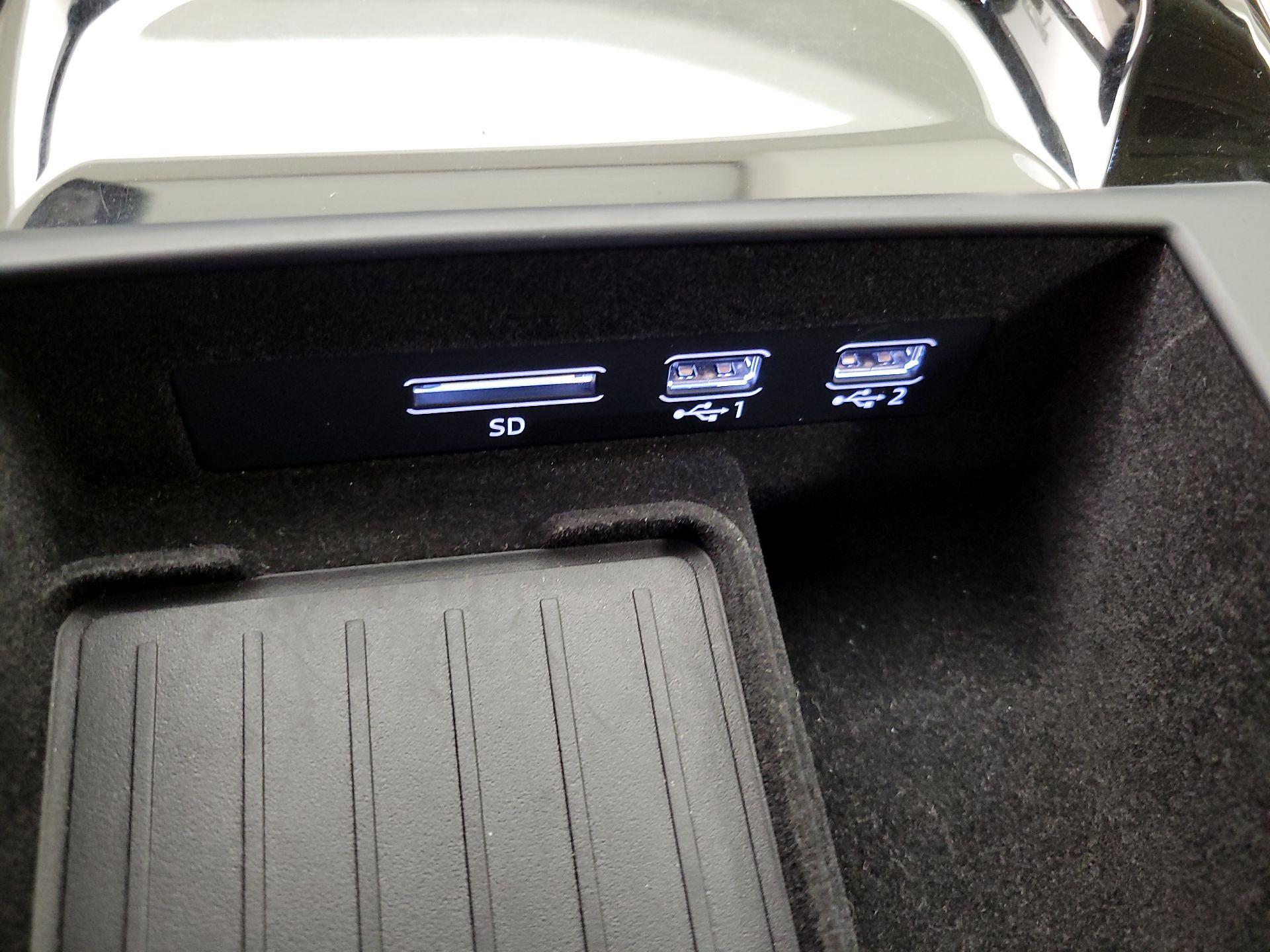 Thumbnail: 2019 Audi A8 - 19