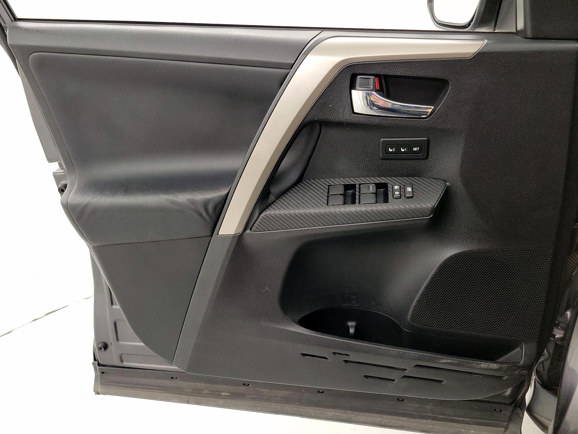 Thumbnail: 2014 Toyota RAV4 - 12