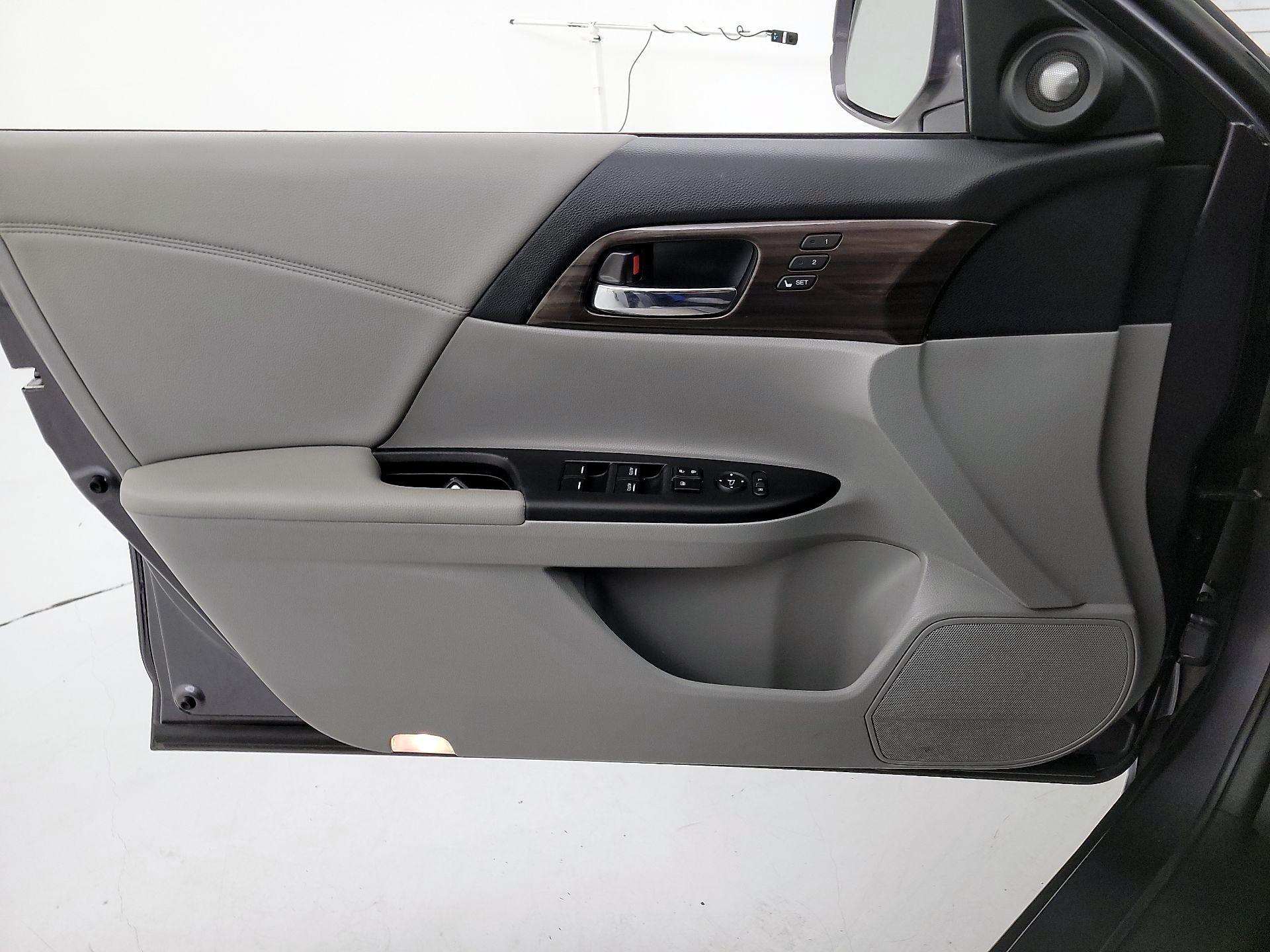 Thumbnail: 2017 Honda Accord - 12