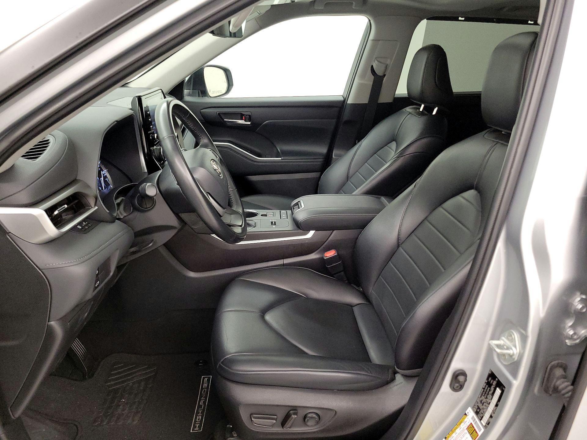 Thumbnail: 2022 Toyota Highlander - 11