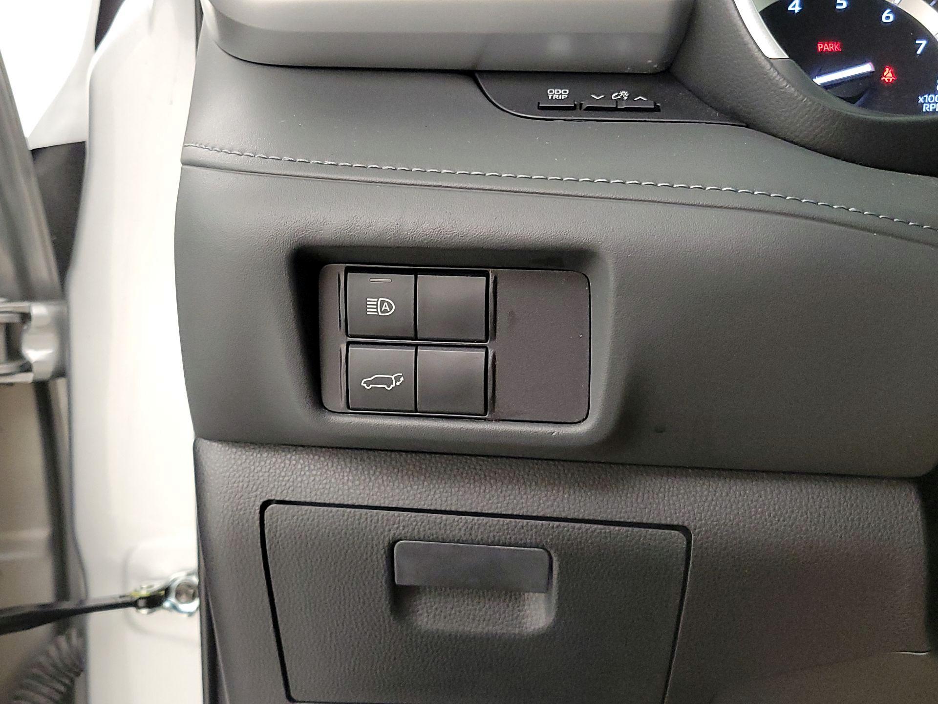 Thumbnail: 2022 Toyota Highlander - 13