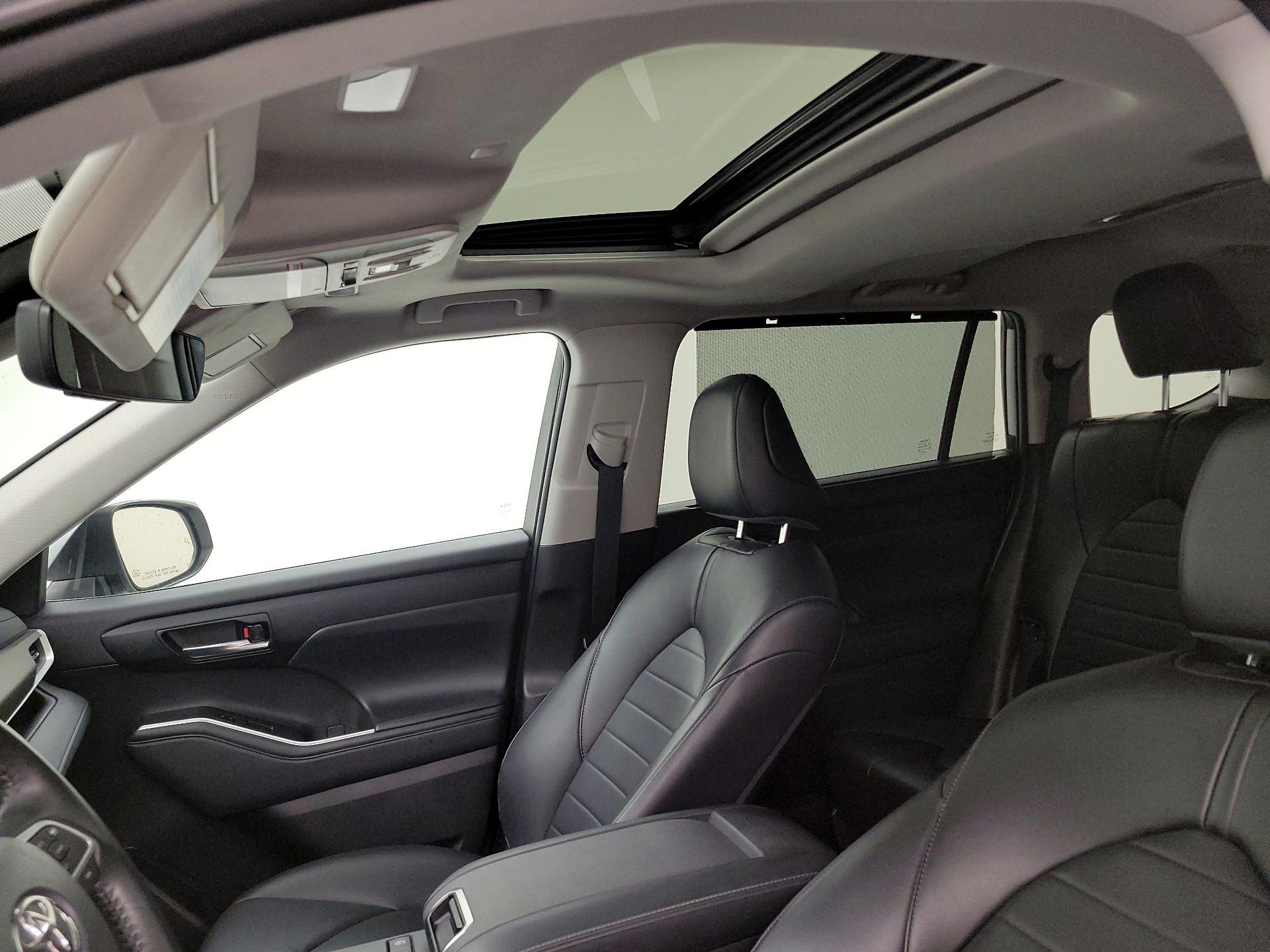 Thumbnail: 2022 Toyota Highlander - 19