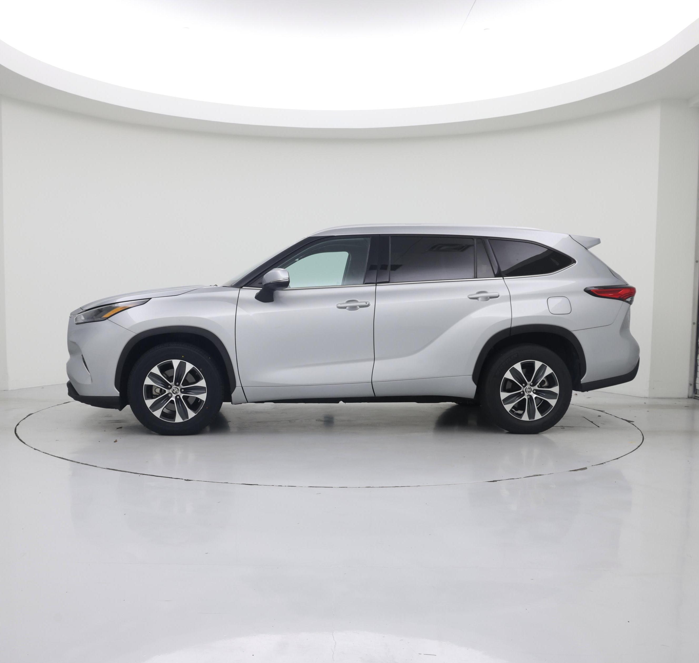Thumbnail: 2022 Toyota Highlander - 3