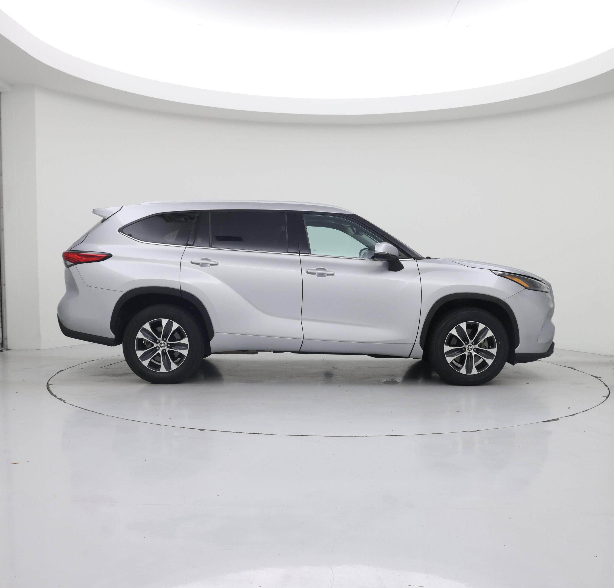 Thumbnail: 2022 Toyota Highlander - 7