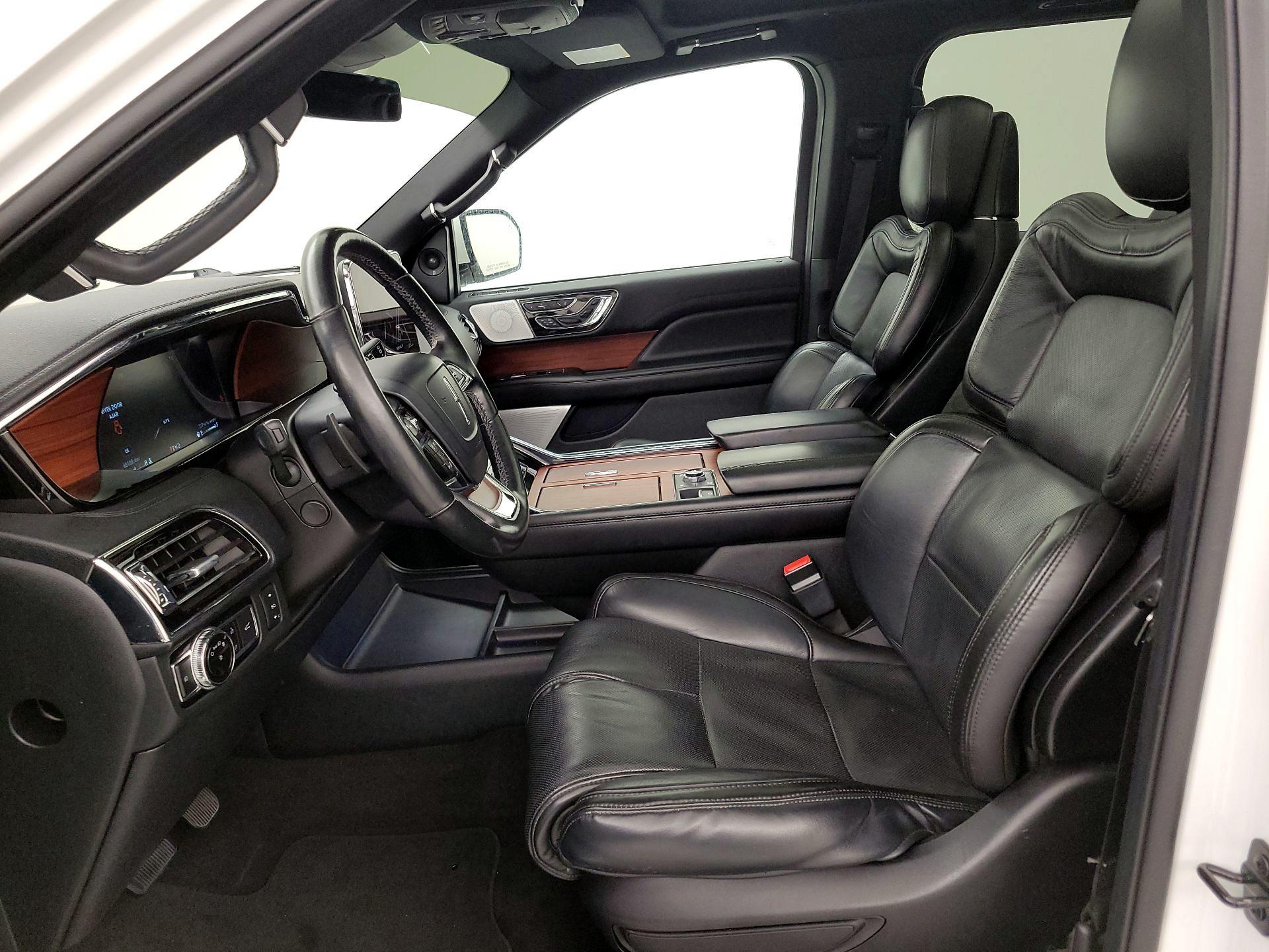 Thumbnail: 2020 Lincoln Navigator - 11