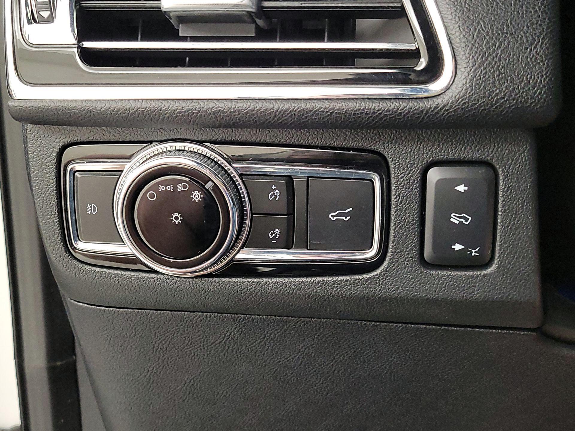 Thumbnail: 2020 Lincoln Navigator - 13