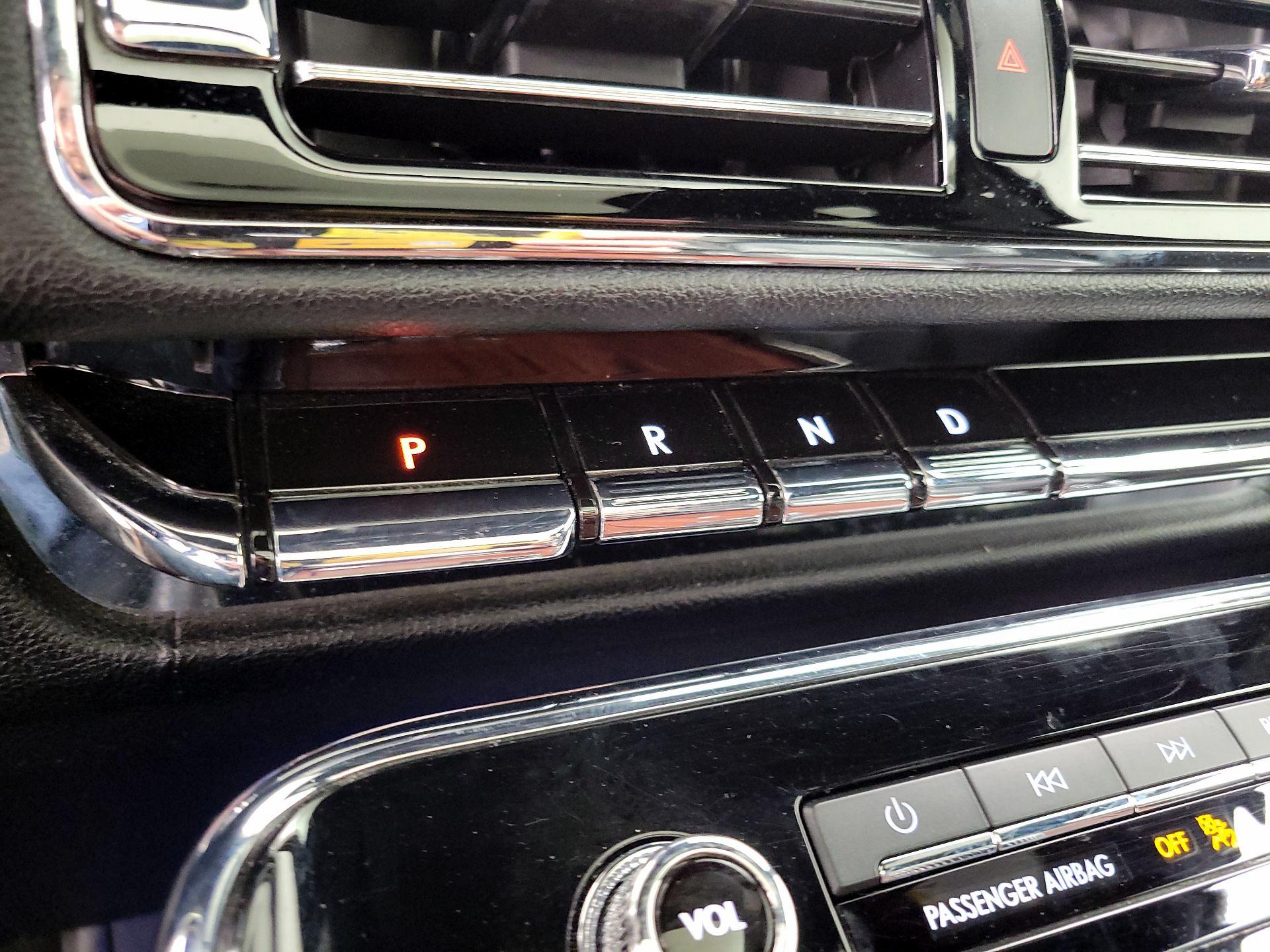 Thumbnail: 2020 Lincoln Navigator - 18