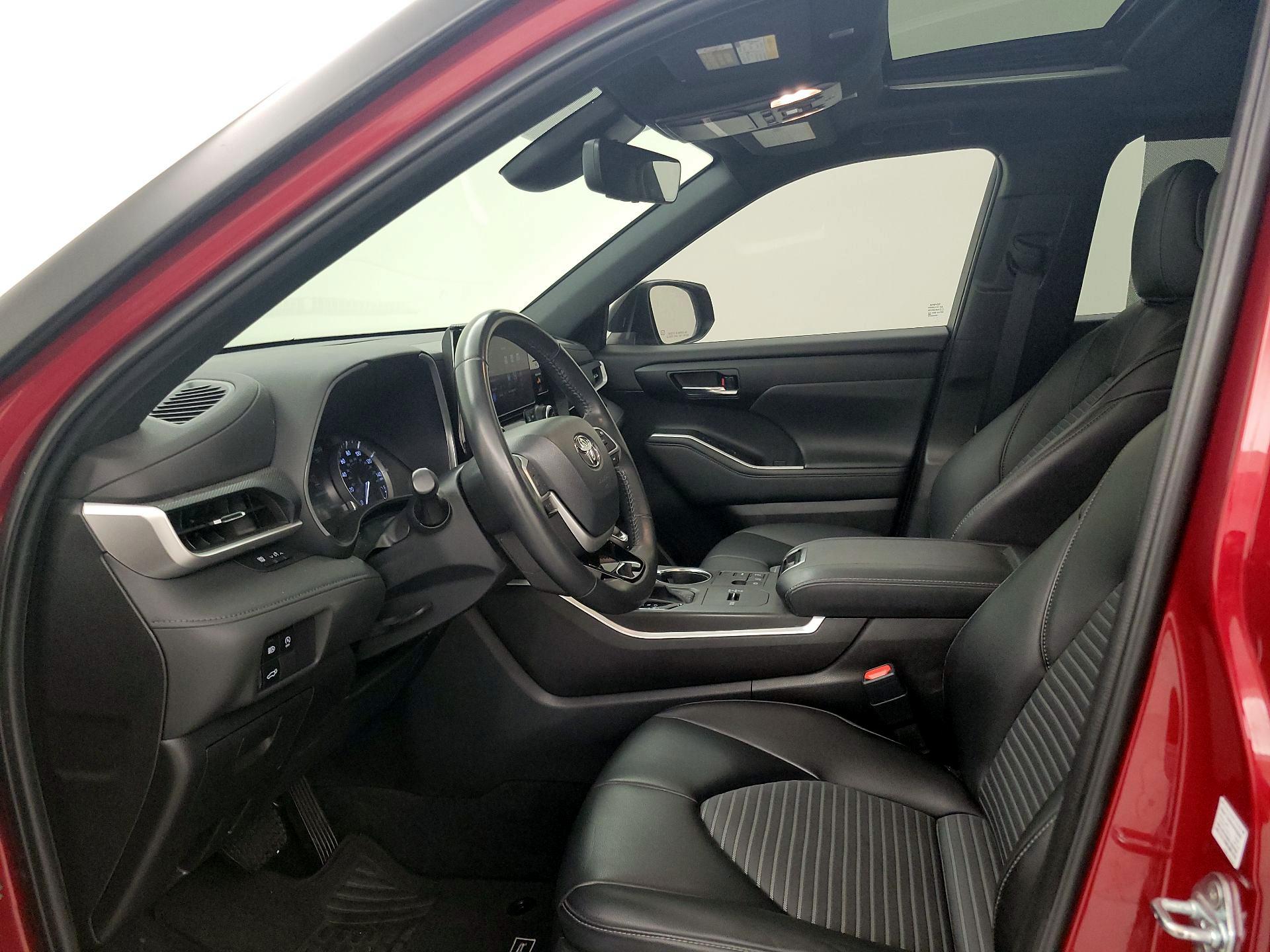 Thumbnail: 2023 Toyota Highlander - 11