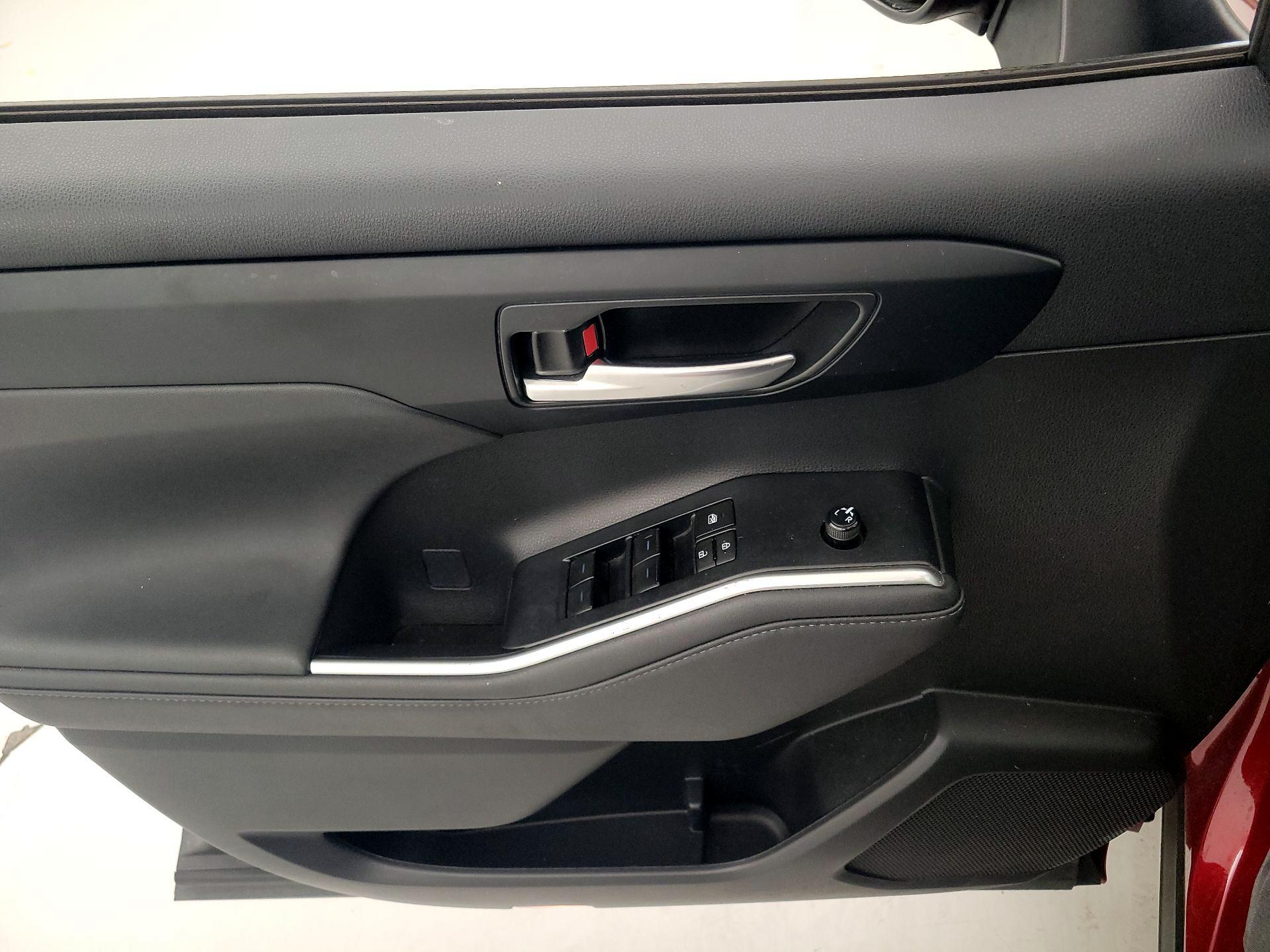 Thumbnail: 2023 Toyota Highlander - 12