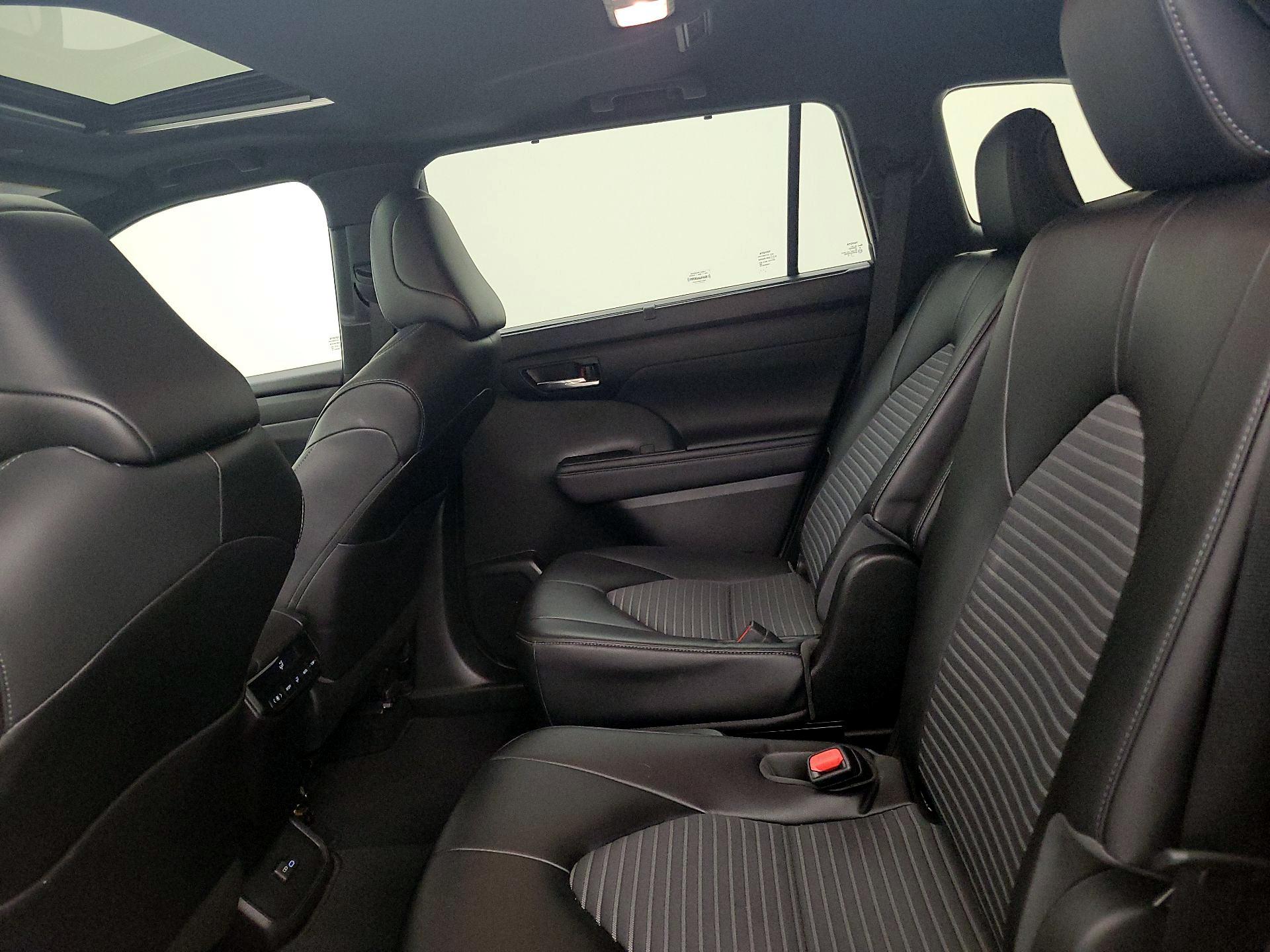 Thumbnail: 2023 Toyota Highlander - 20