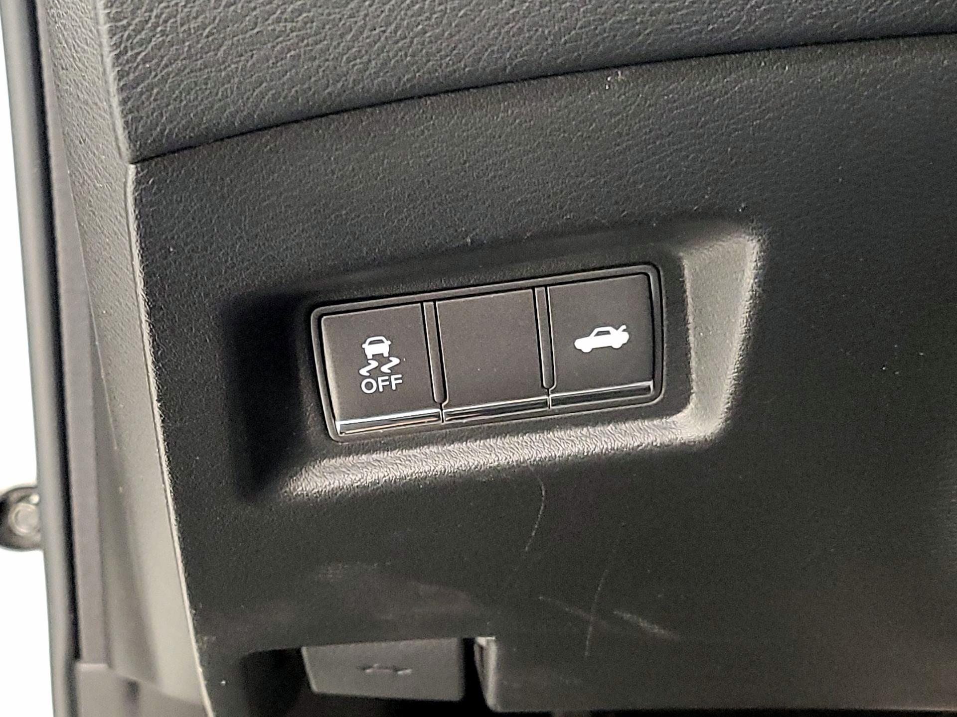 Thumbnail: 2014 INFINITI Q50 - 13