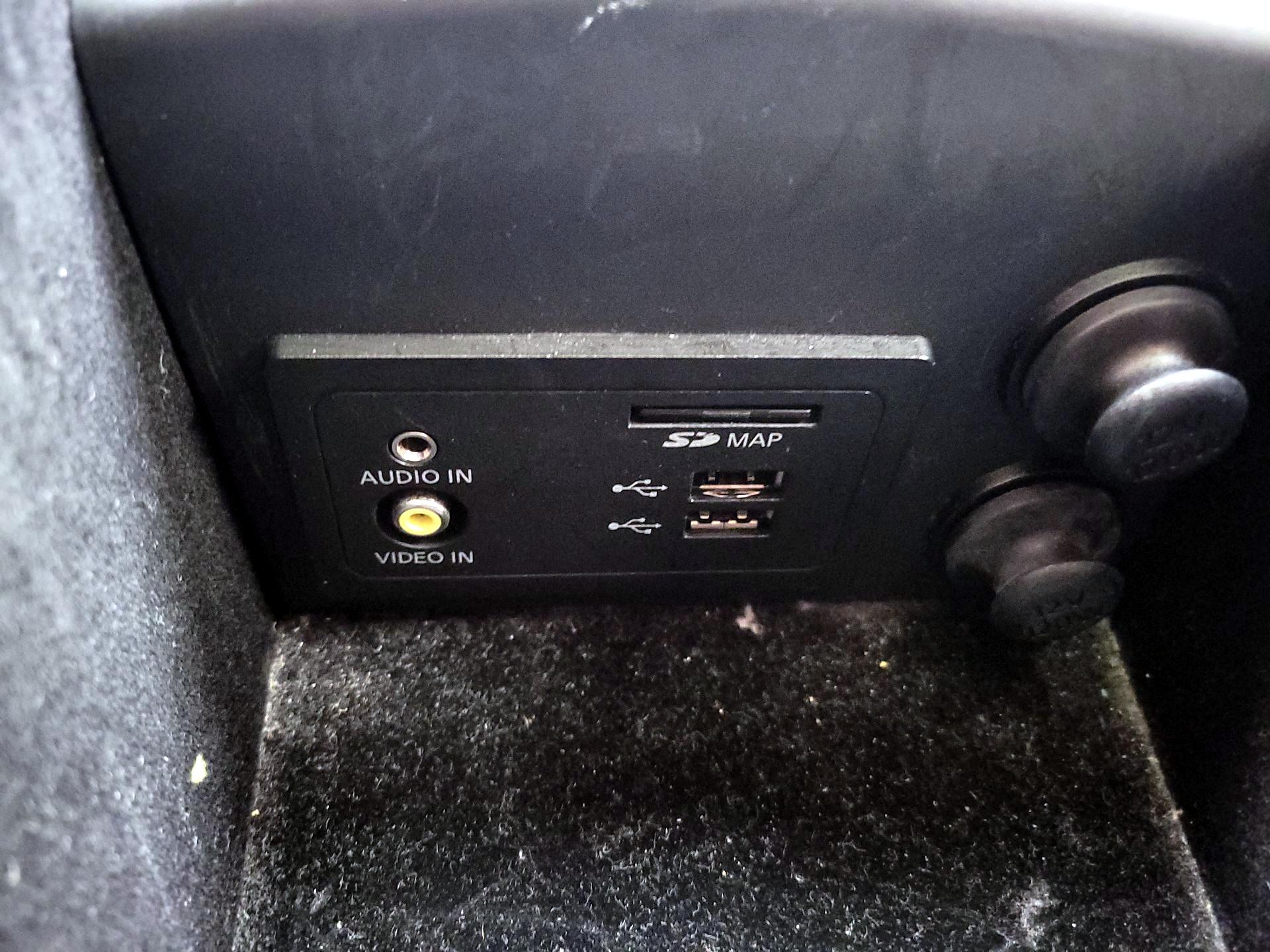 Thumbnail: 2014 INFINITI Q50 - 19