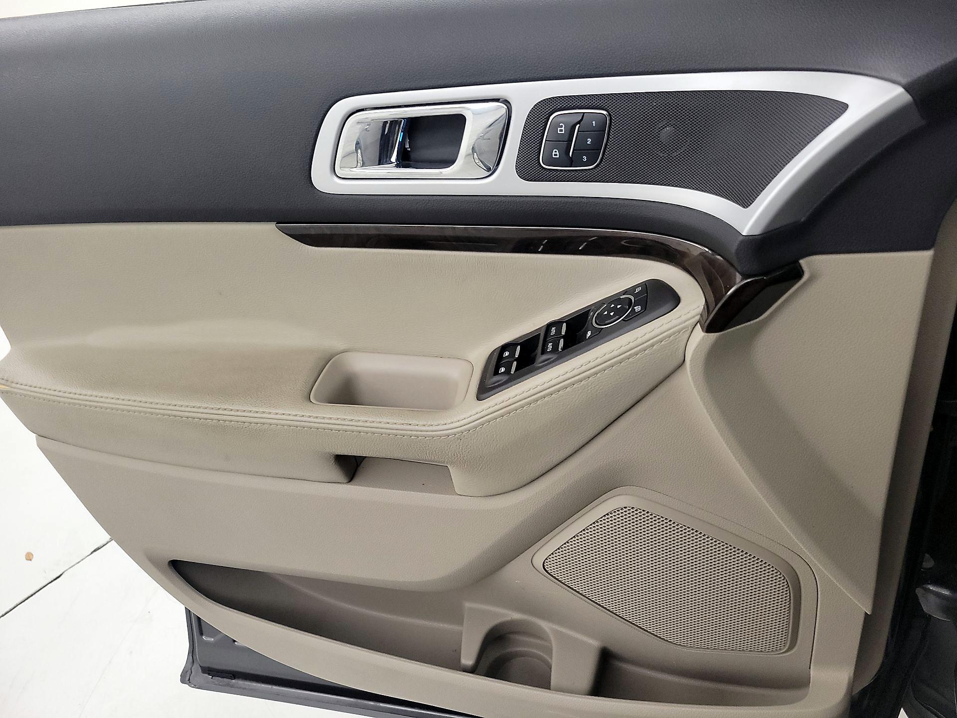 Thumbnail: 2015 Ford Explorer - 12