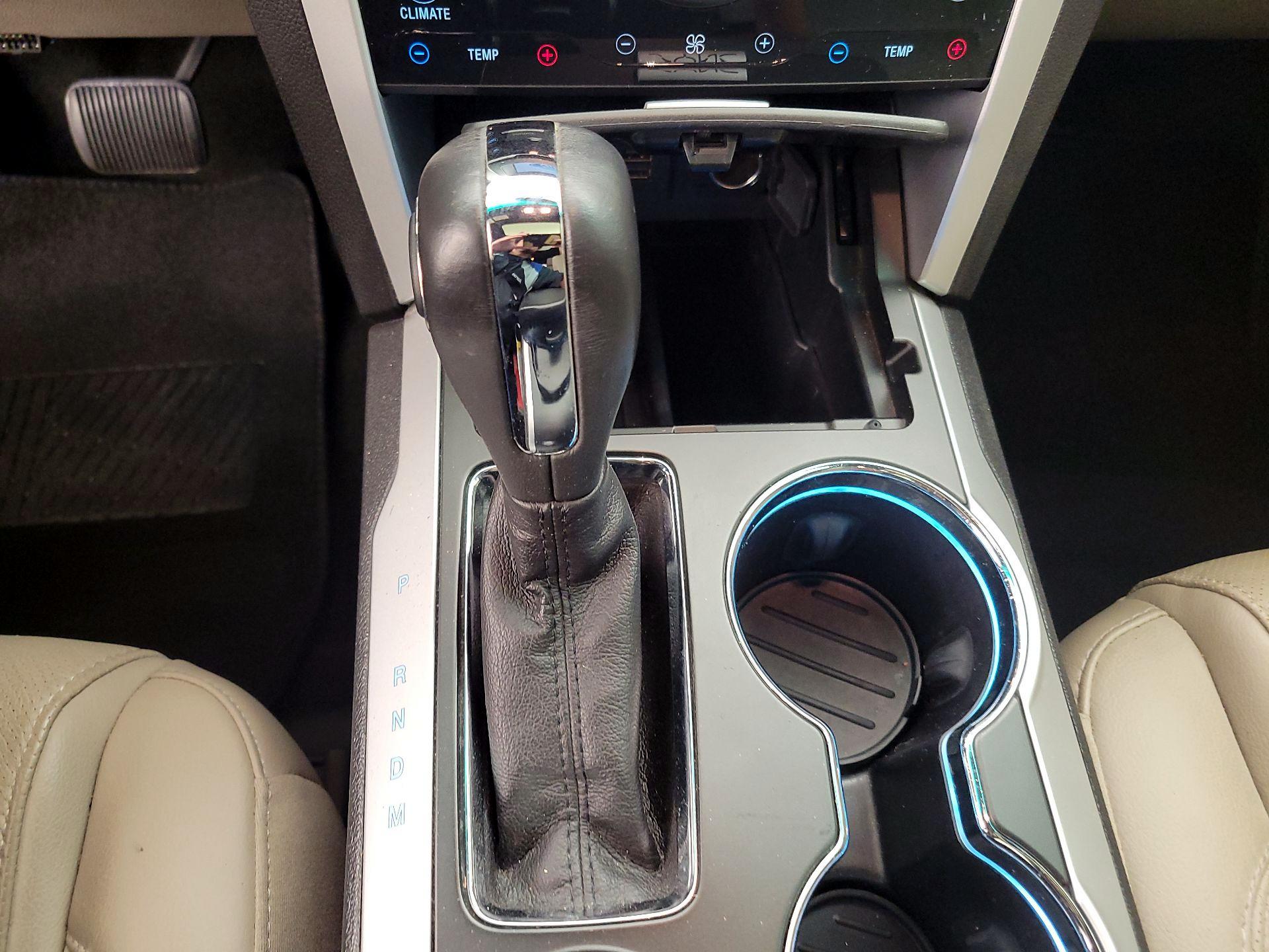 Thumbnail: 2015 Ford Explorer - 17