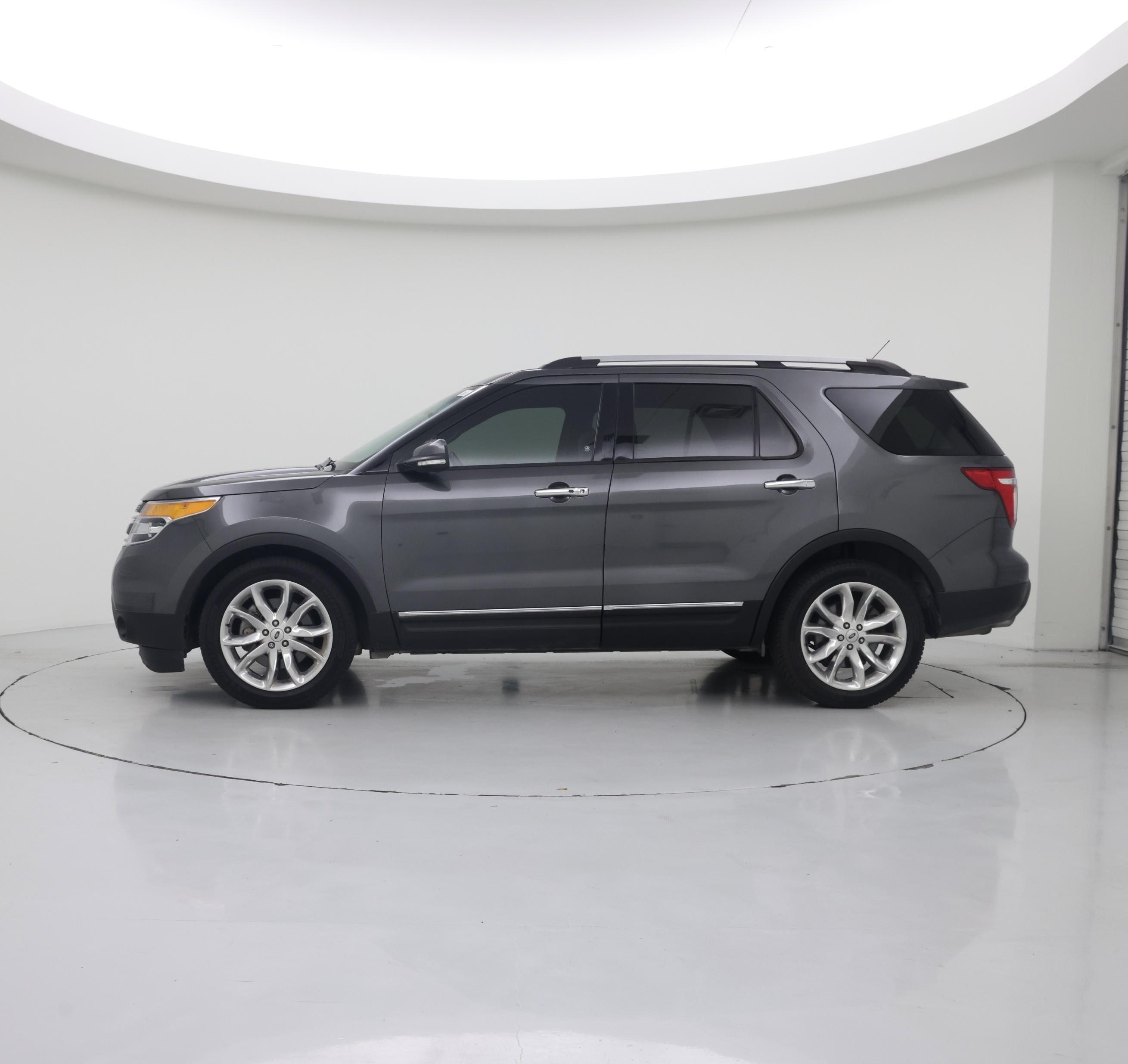 Thumbnail: 2015 Ford Explorer - 3