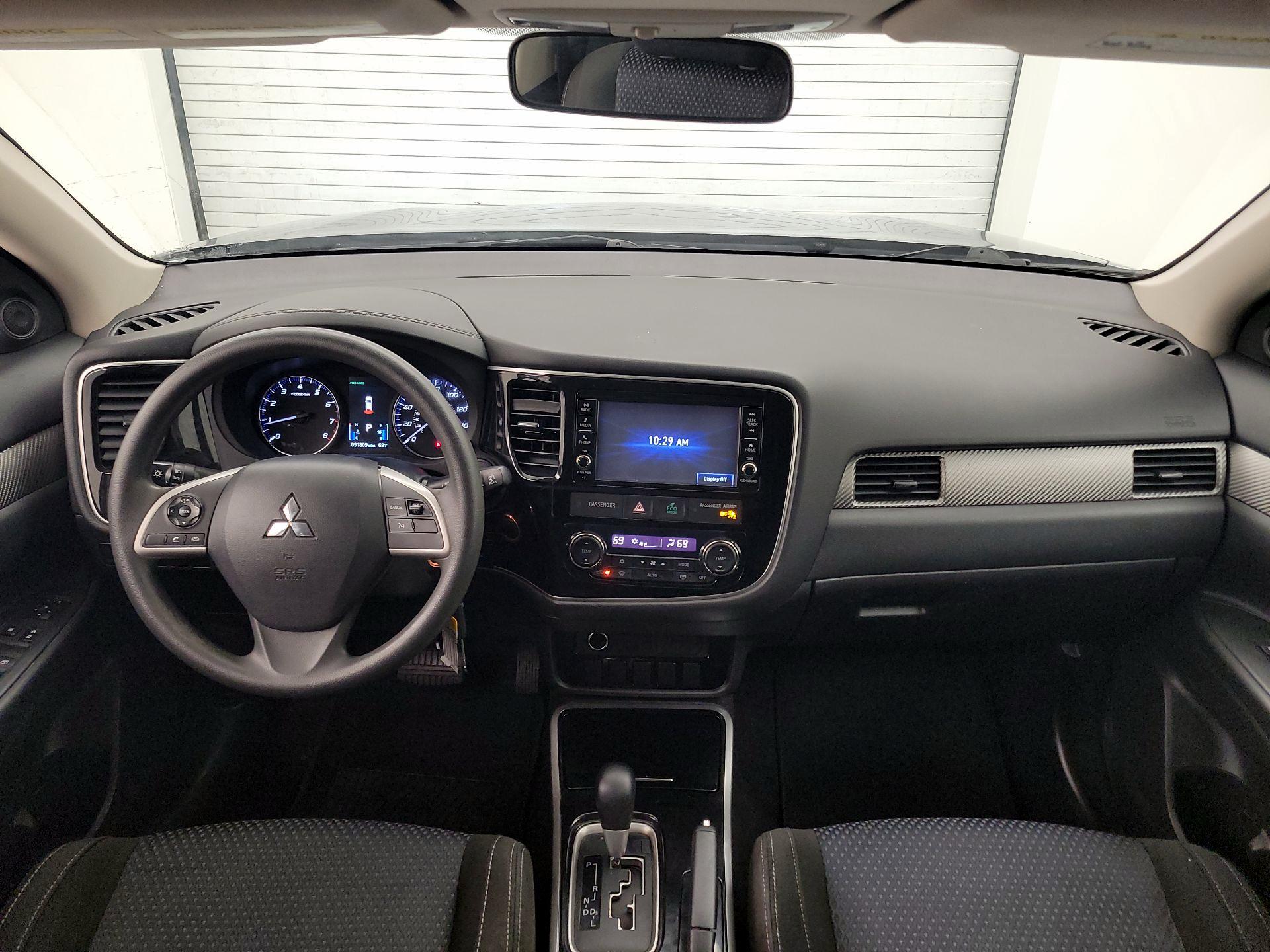 Thumbnail: 2018 Mitsubishi Outlander - 9