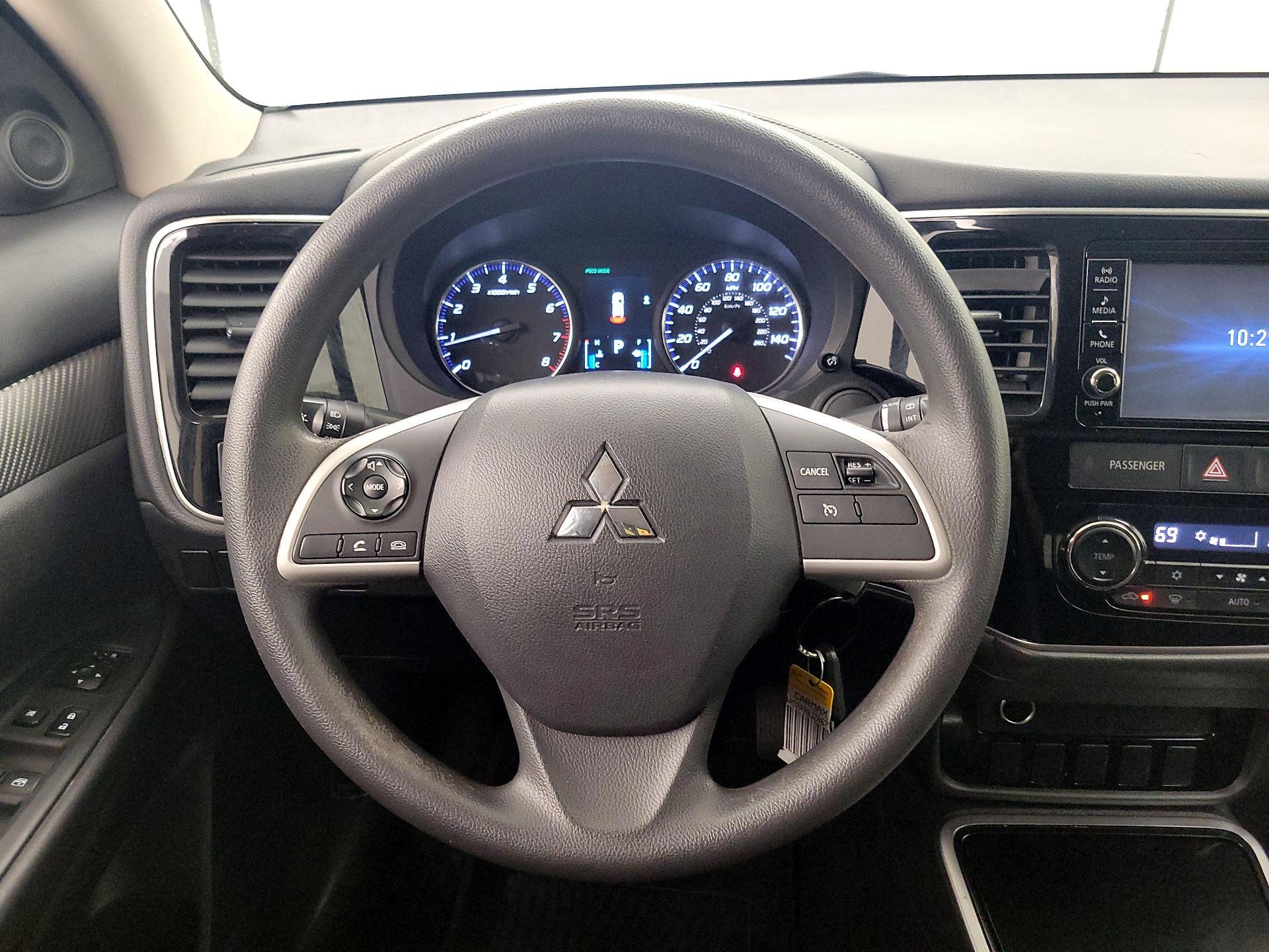 Thumbnail: 2018 Mitsubishi Outlander - 10