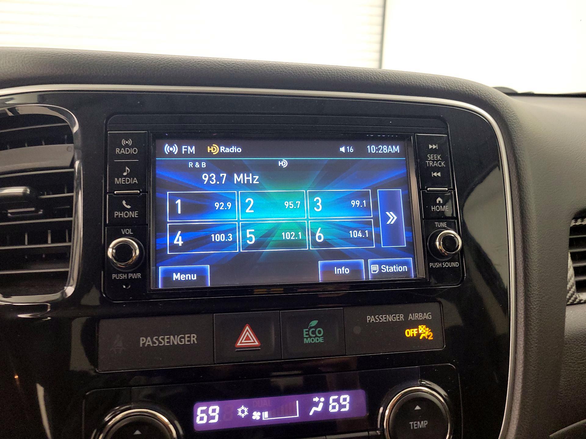 Thumbnail: 2018 Mitsubishi Outlander - 15