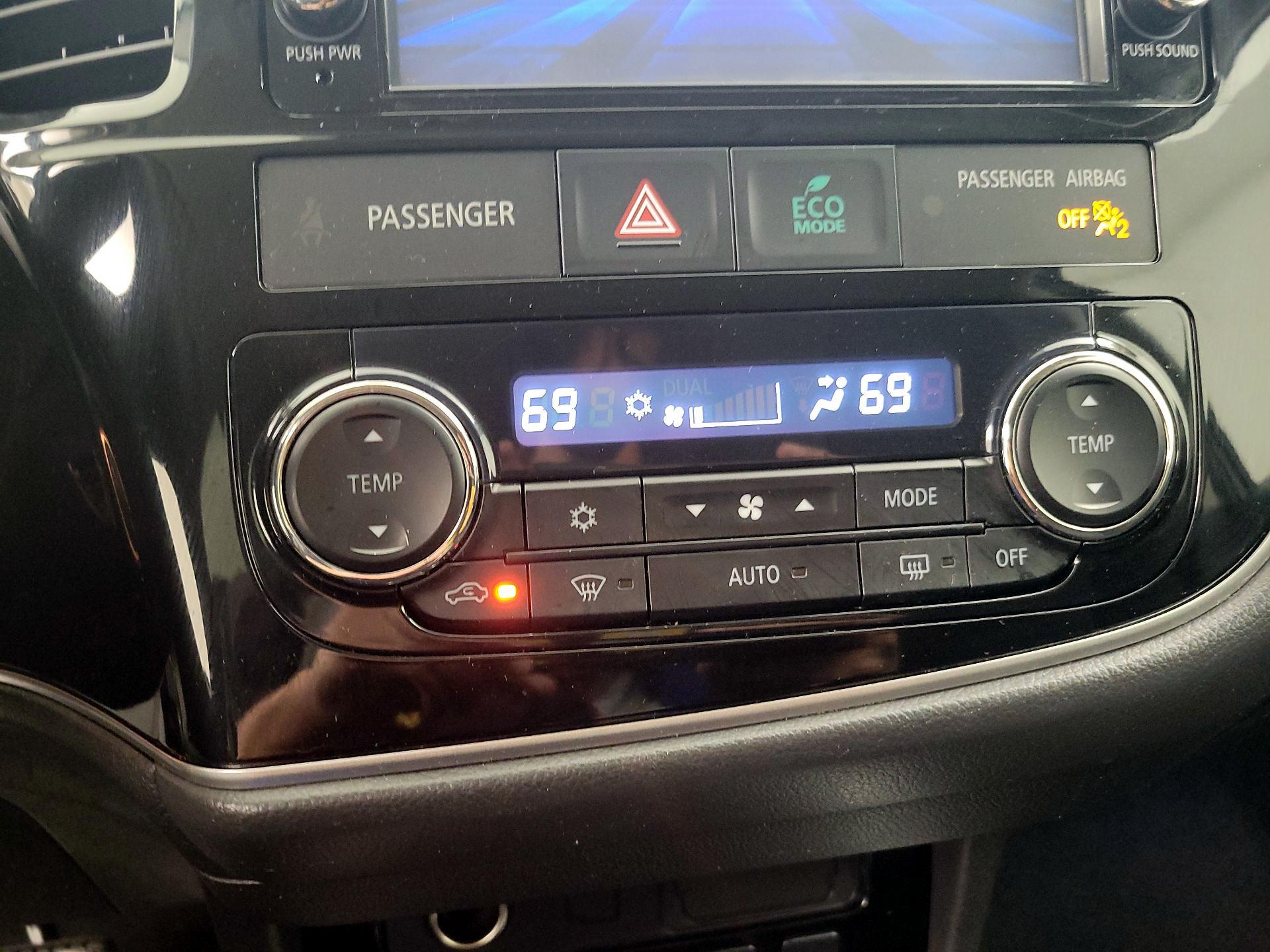 Thumbnail: 2018 Mitsubishi Outlander - 16