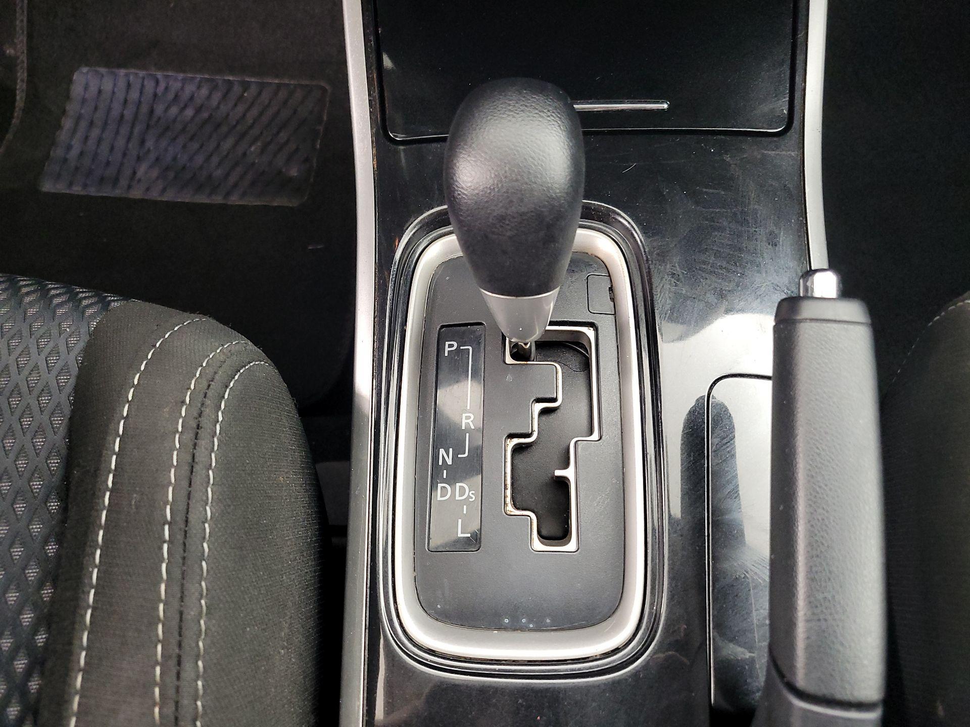 Thumbnail: 2018 Mitsubishi Outlander - 17