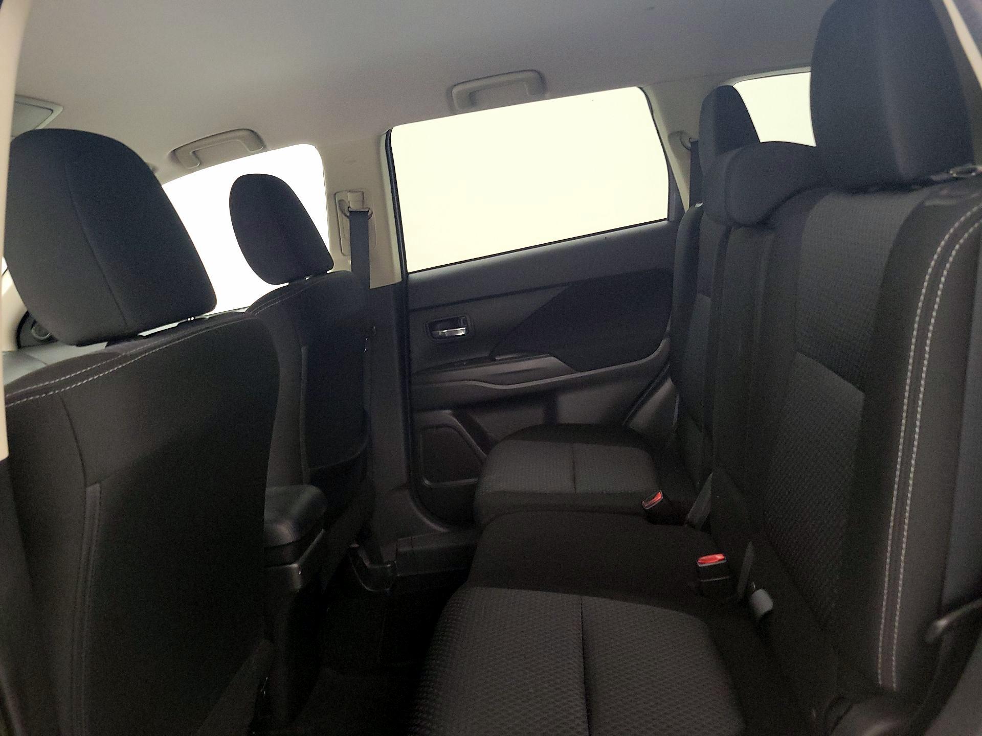 Thumbnail: 2018 Mitsubishi Outlander - 19