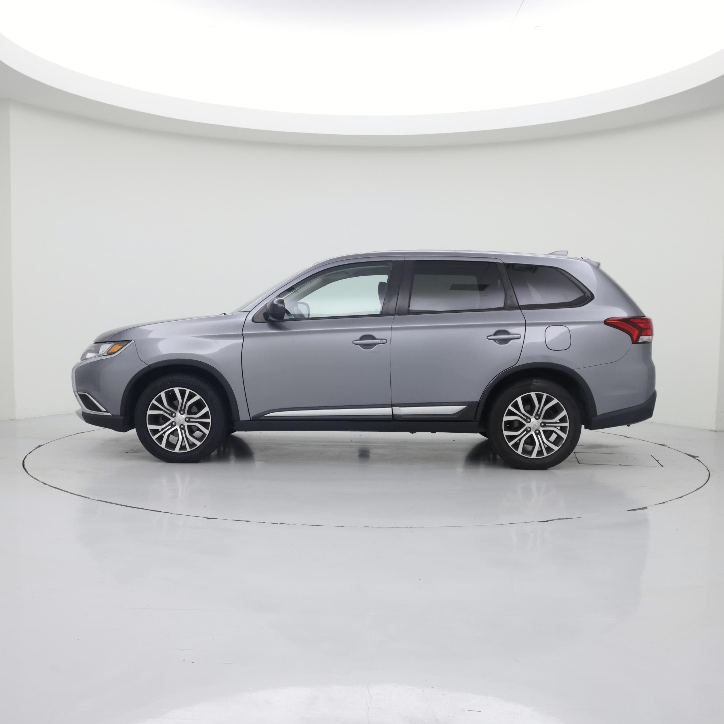 Thumbnail: 2018 Mitsubishi Outlander - 3