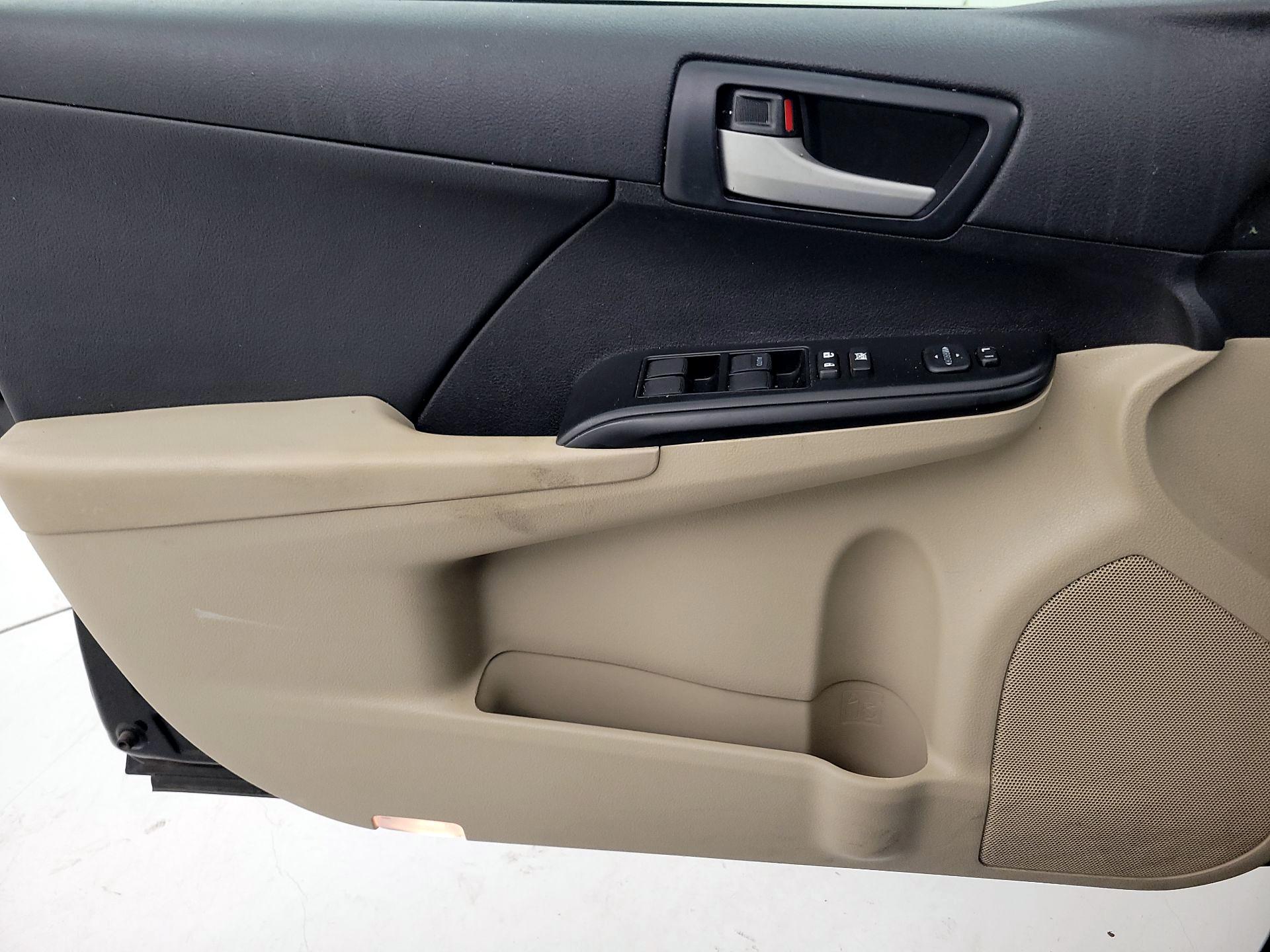 Thumbnail: 2014 Toyota Camry - 12