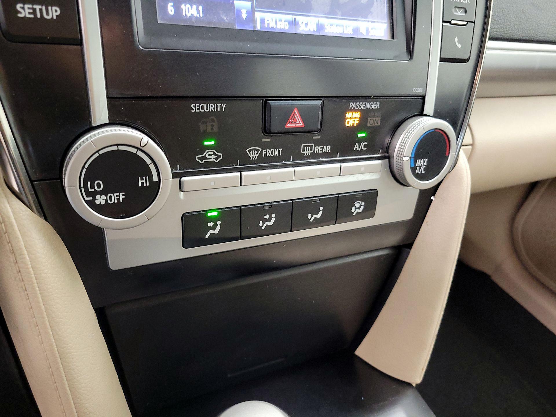 Thumbnail: 2014 Toyota Camry - 15