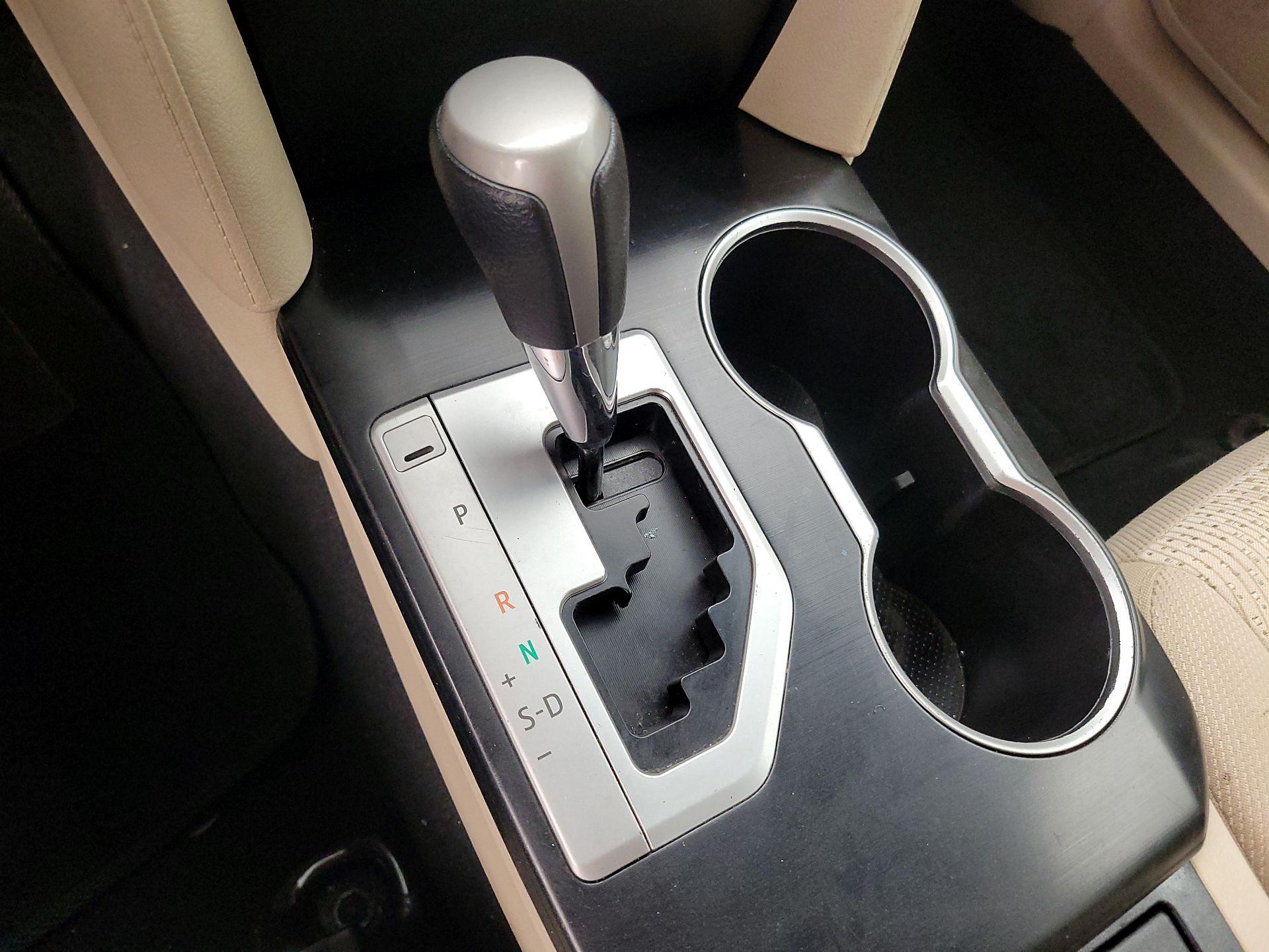 Thumbnail: 2014 Toyota Camry - 16