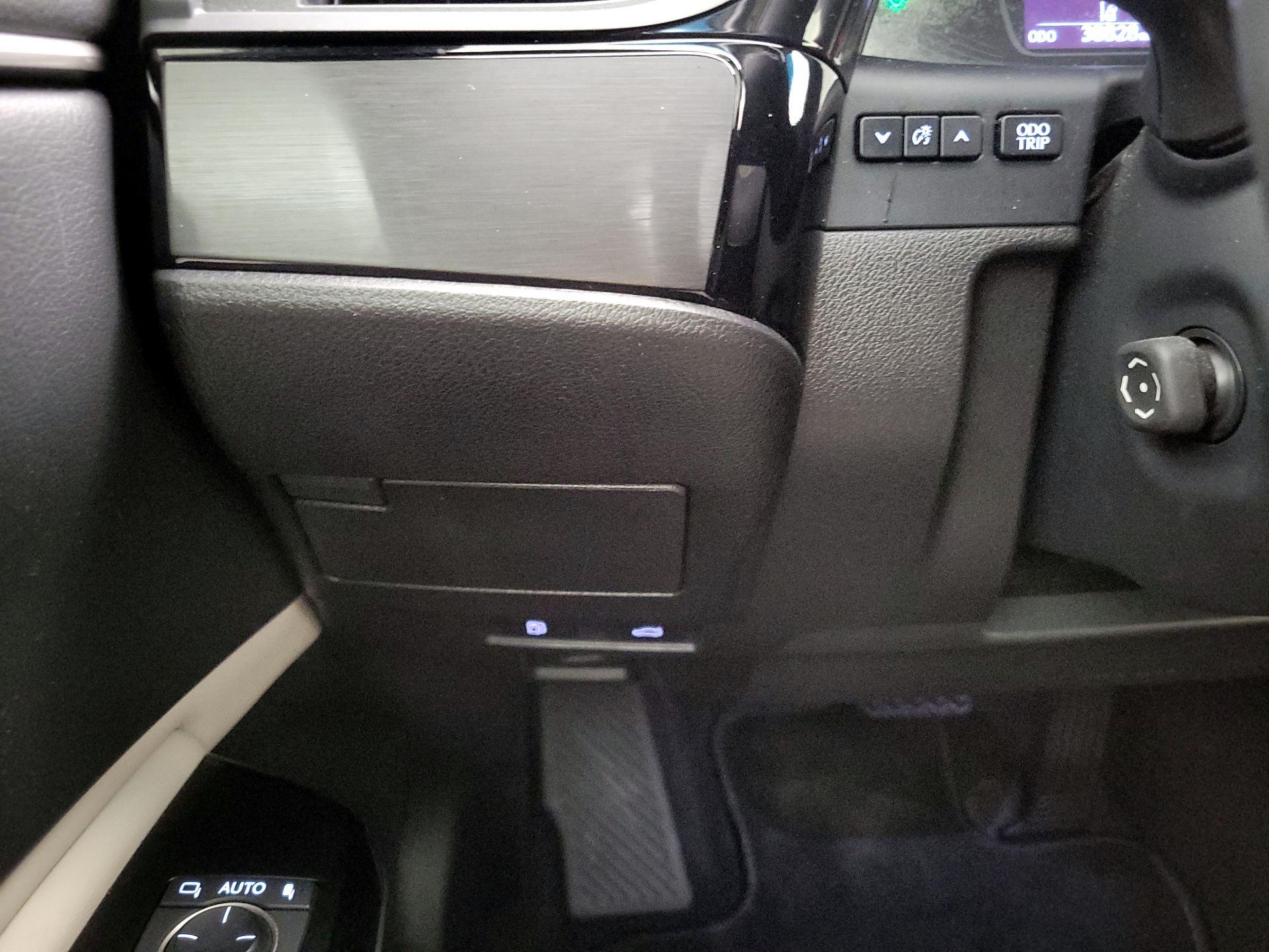 Thumbnail: 2024 Lexus ES - 13