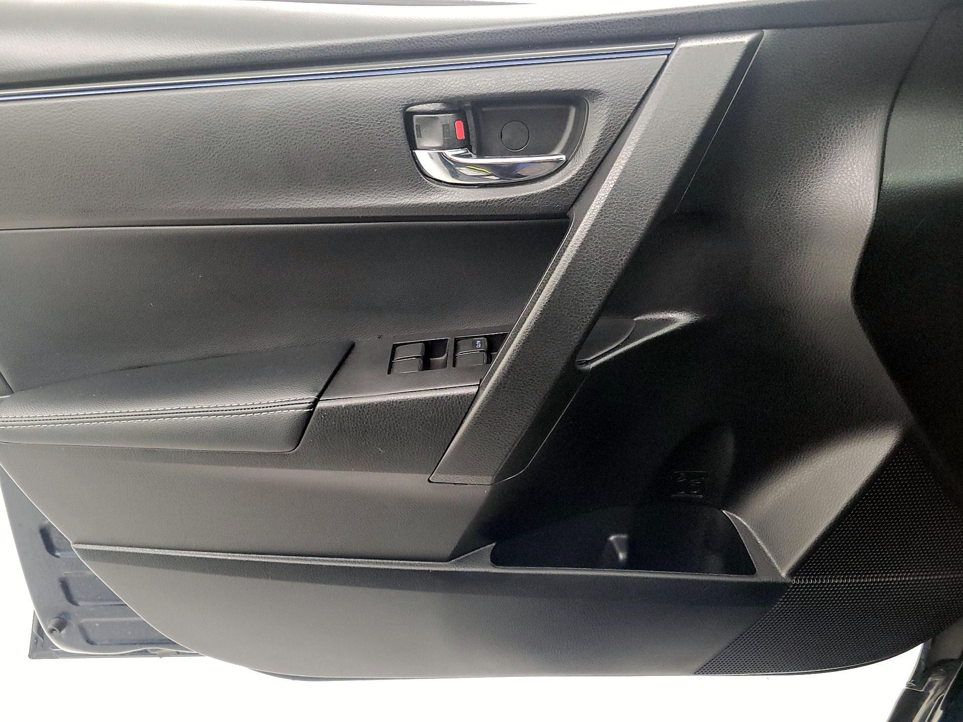 Thumbnail: 2018 Toyota Corolla - 12