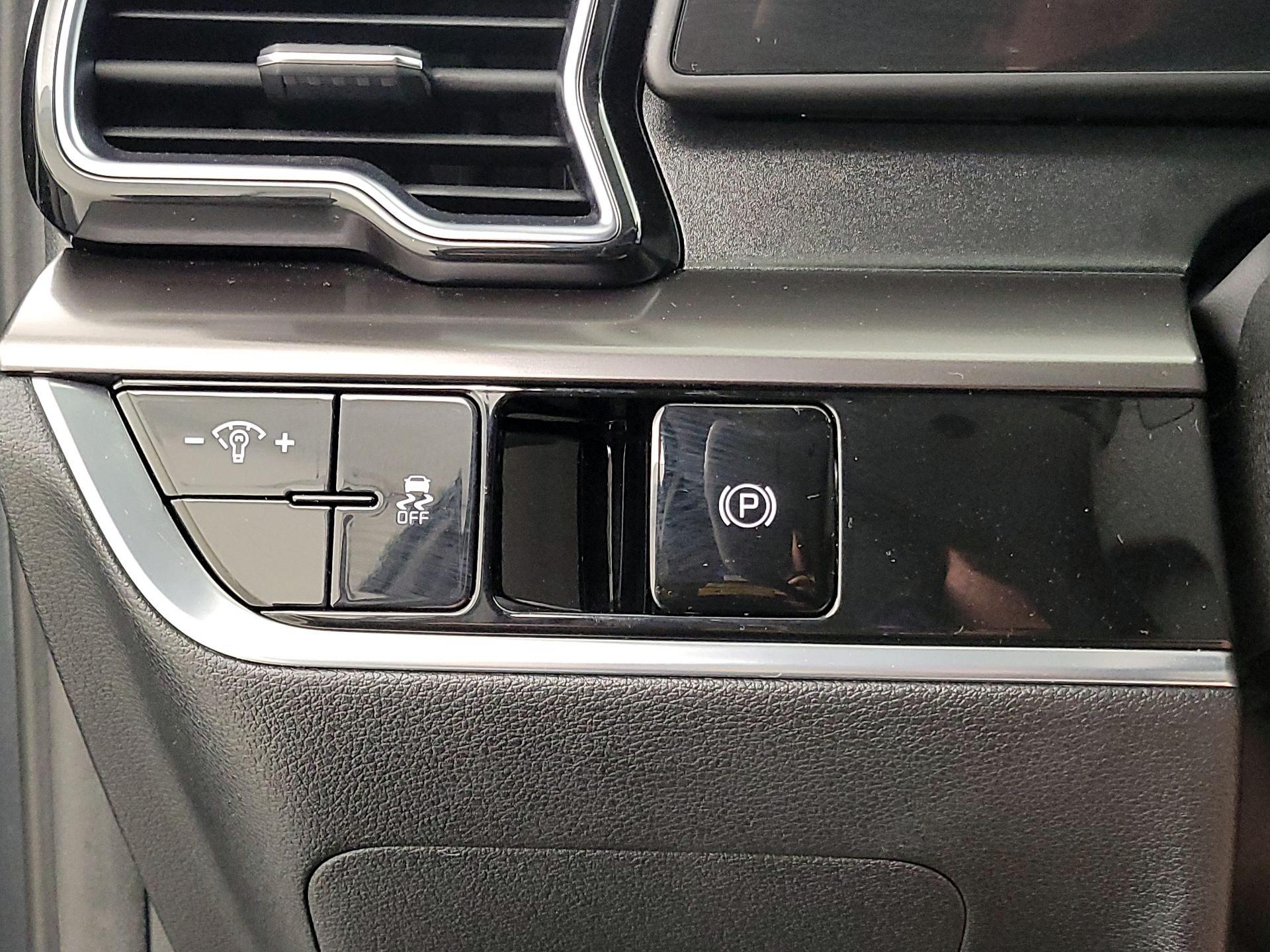 Thumbnail: 2023 Kia Sportage - 13