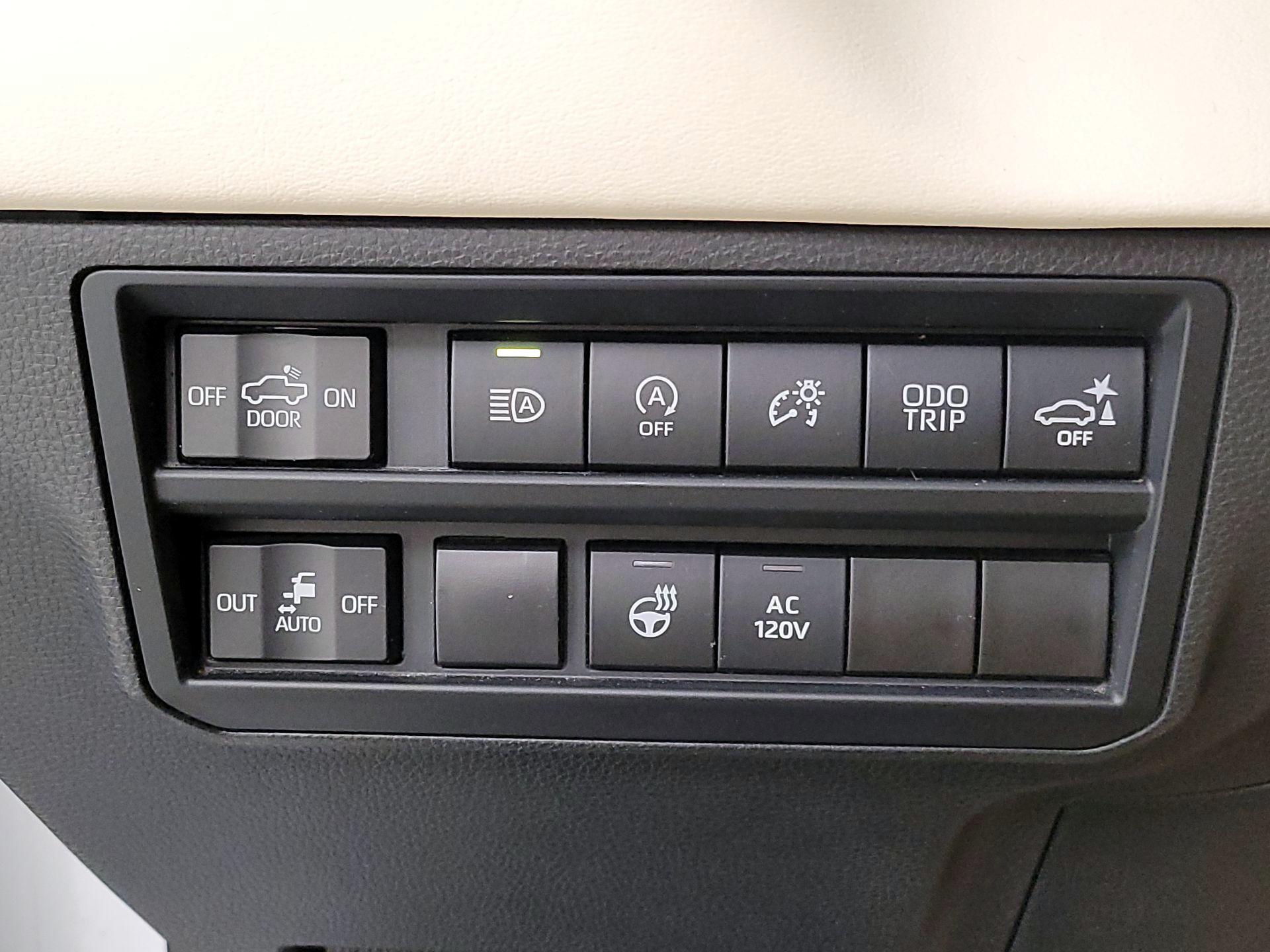 Thumbnail: 2022 Toyota Tundra - 13