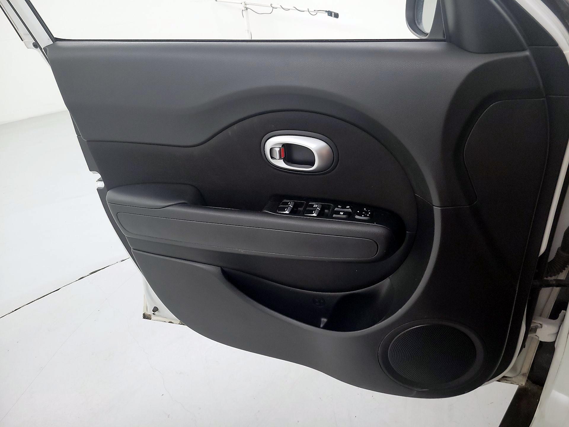 Thumbnail: 2018 Kia Soul - 12